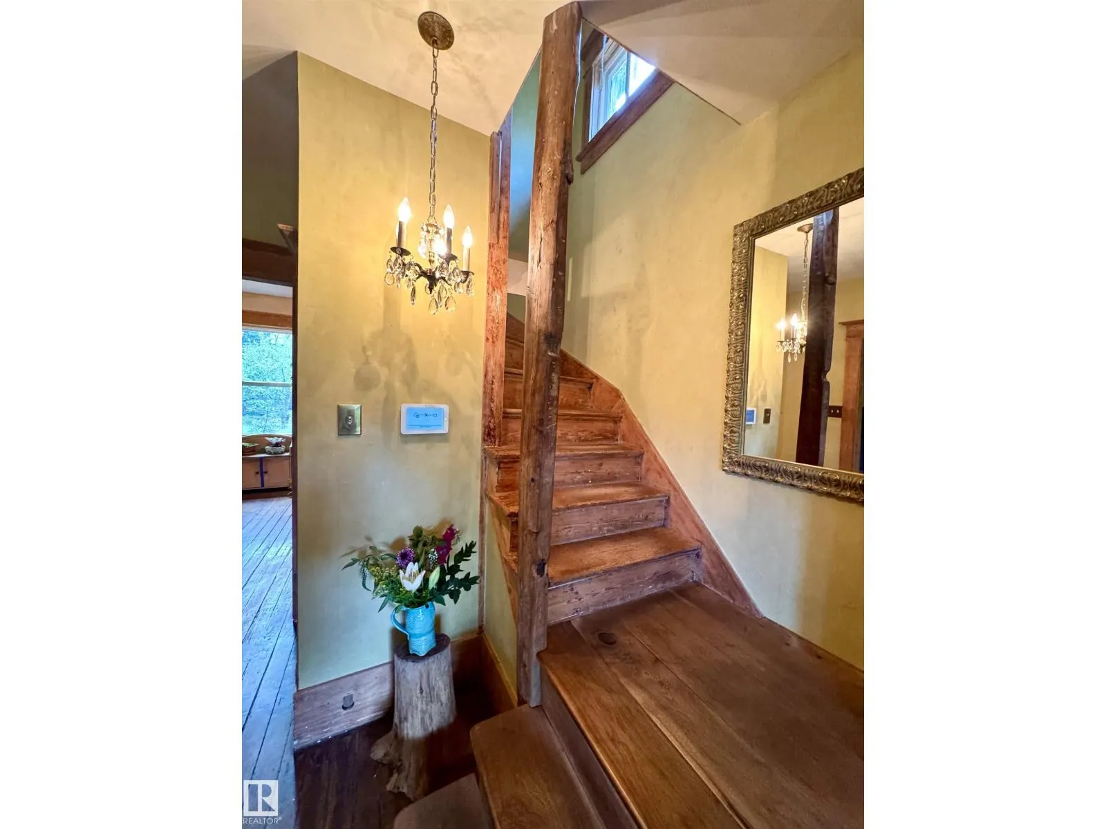 7024 105A ST NW