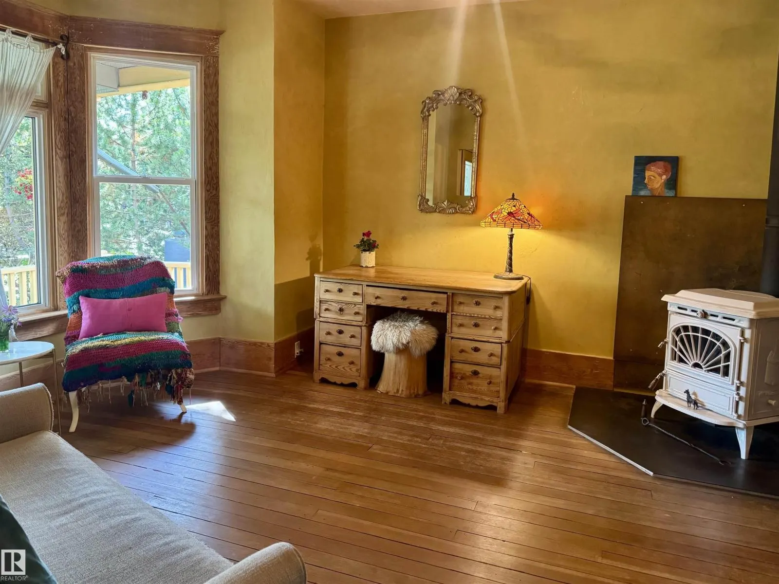 7024 105A ST NW