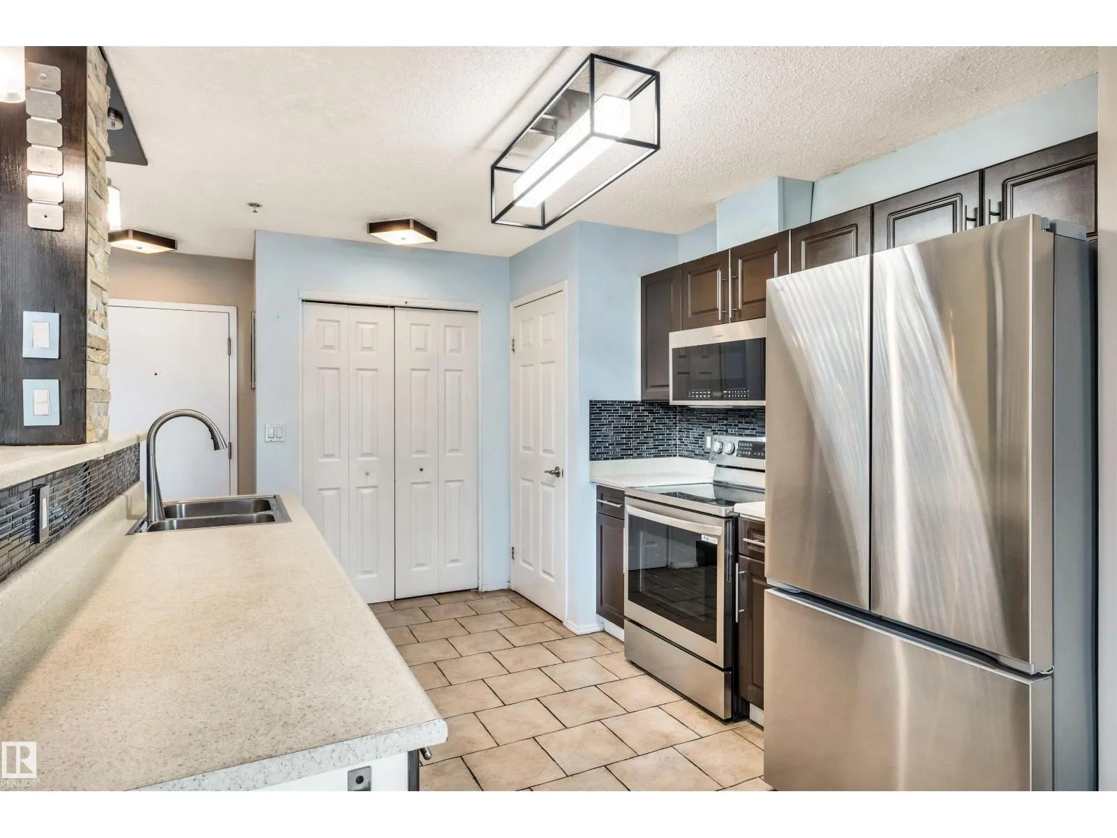 #31 10331 106 ST NW