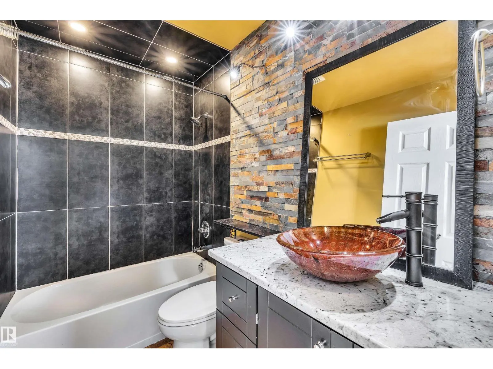 #31 10331 106 ST NW