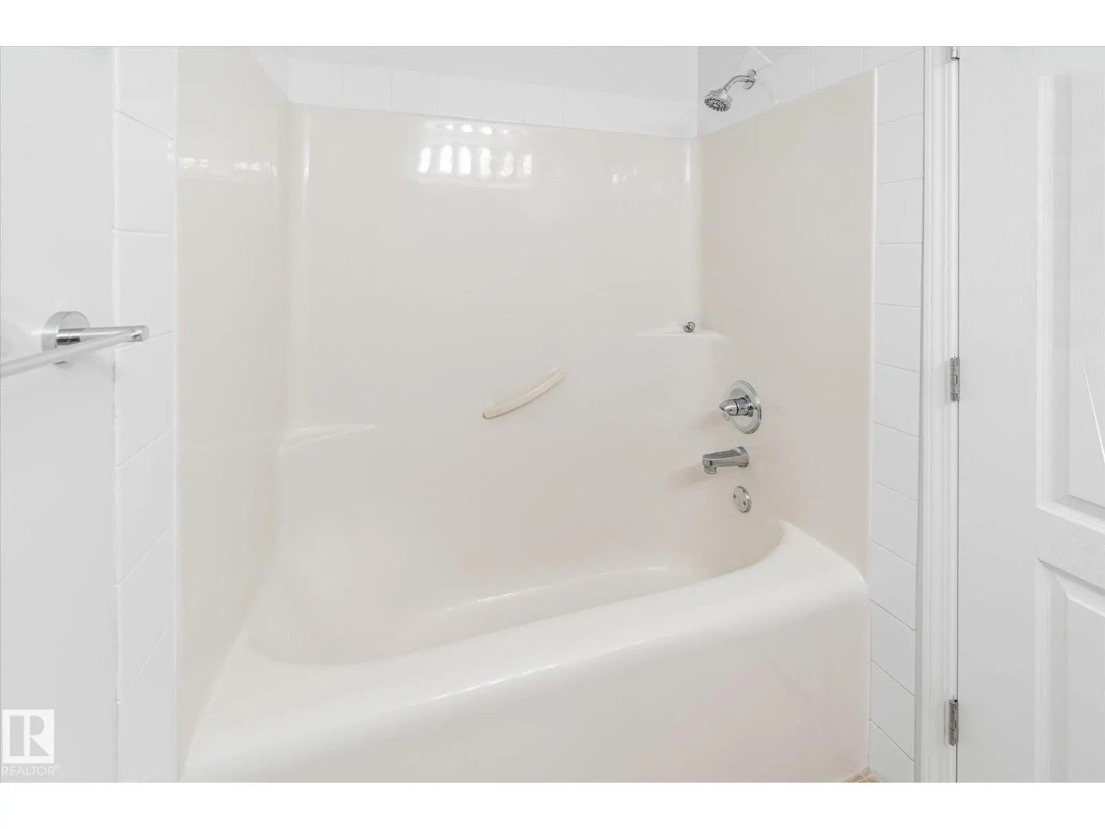 #321 151 EDWARDS DR SW