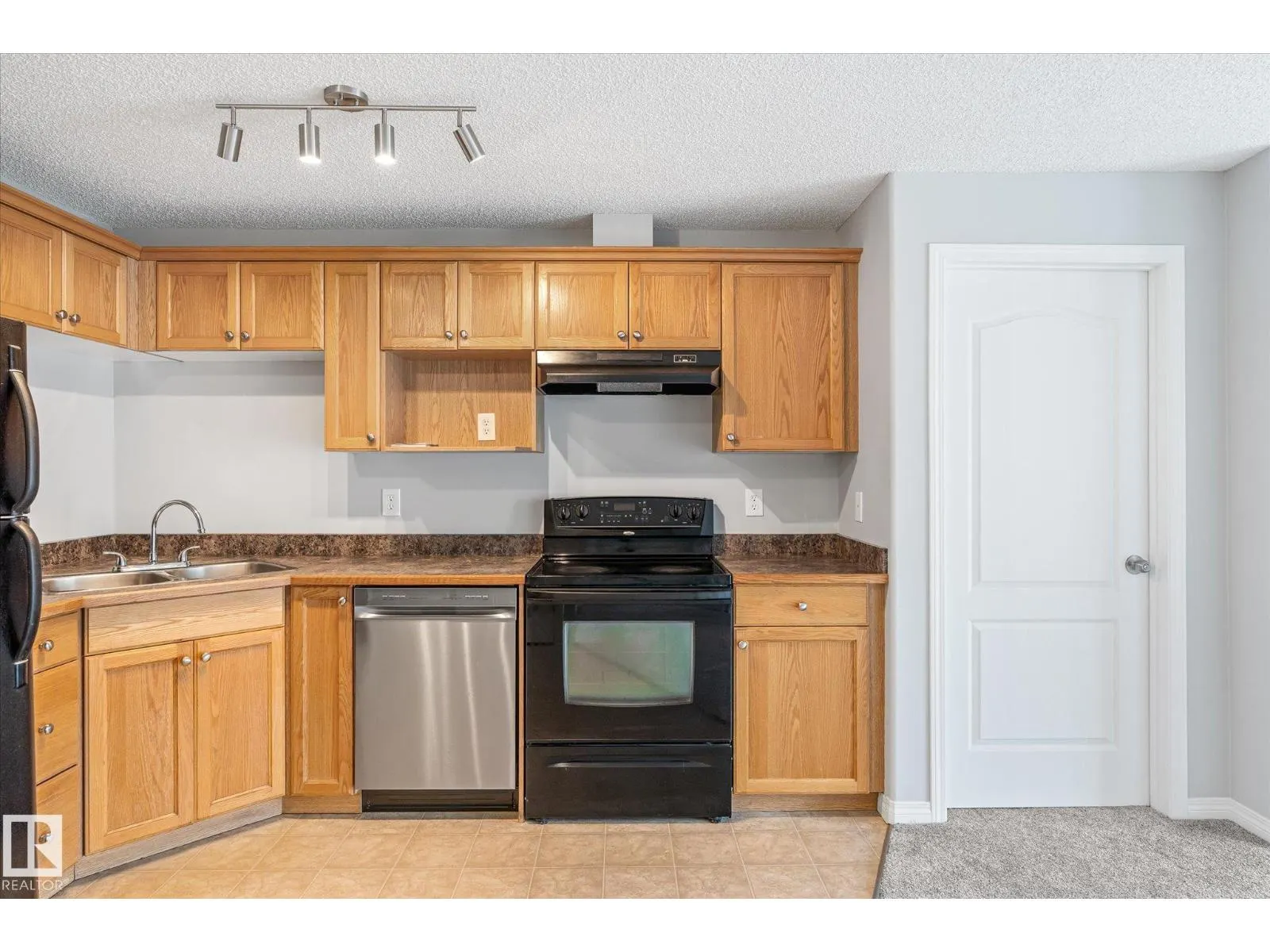 #321 151 EDWARDS DR SW