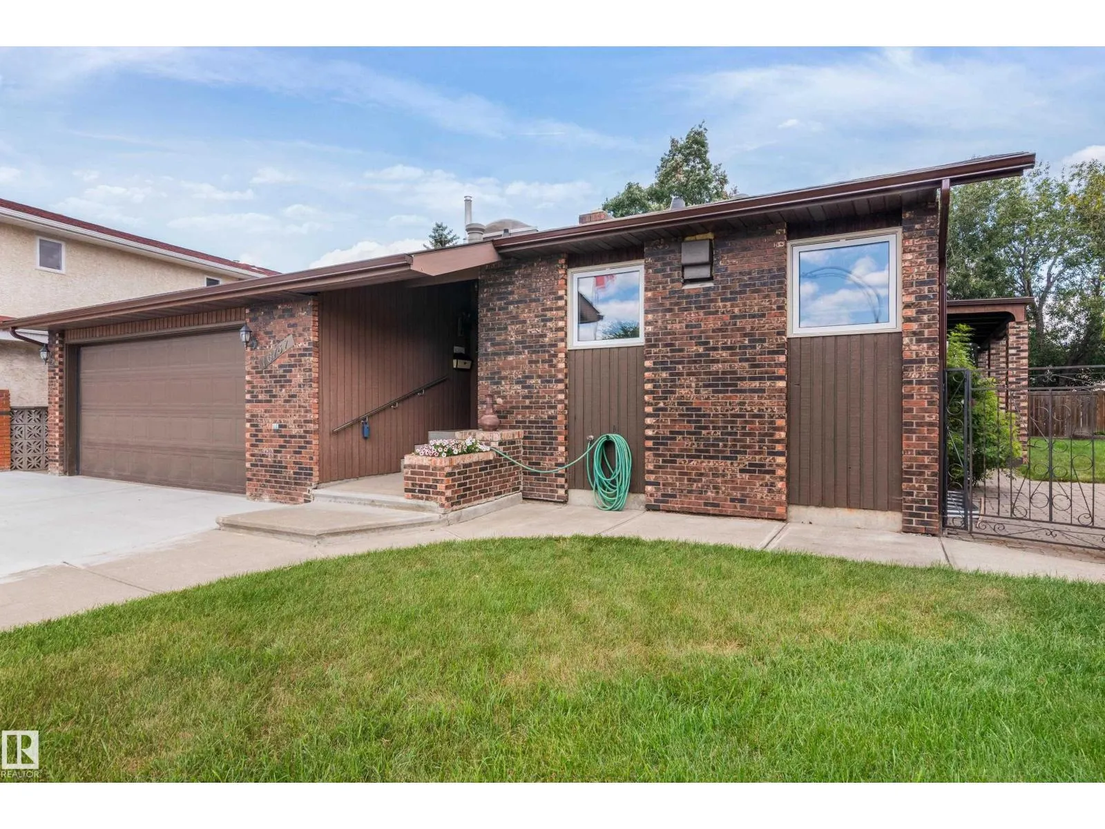 16737 110 ST NW