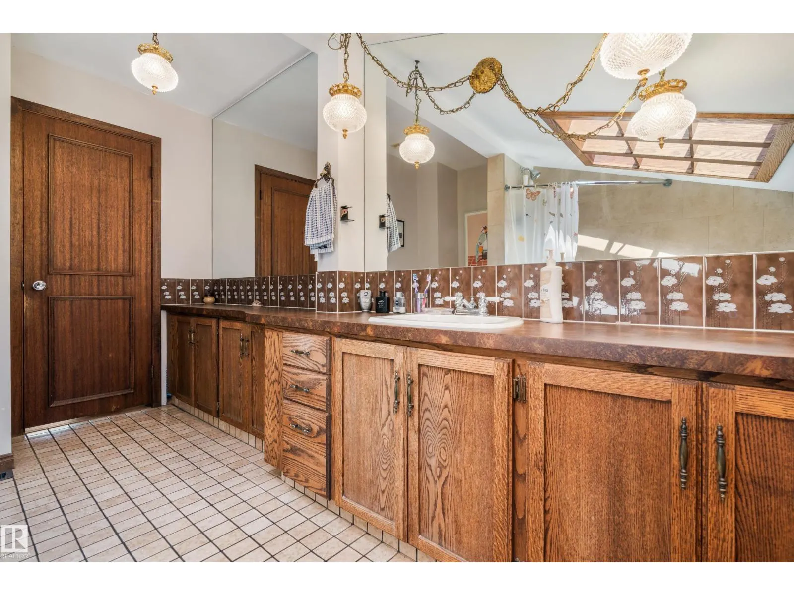 16737 110 ST NW