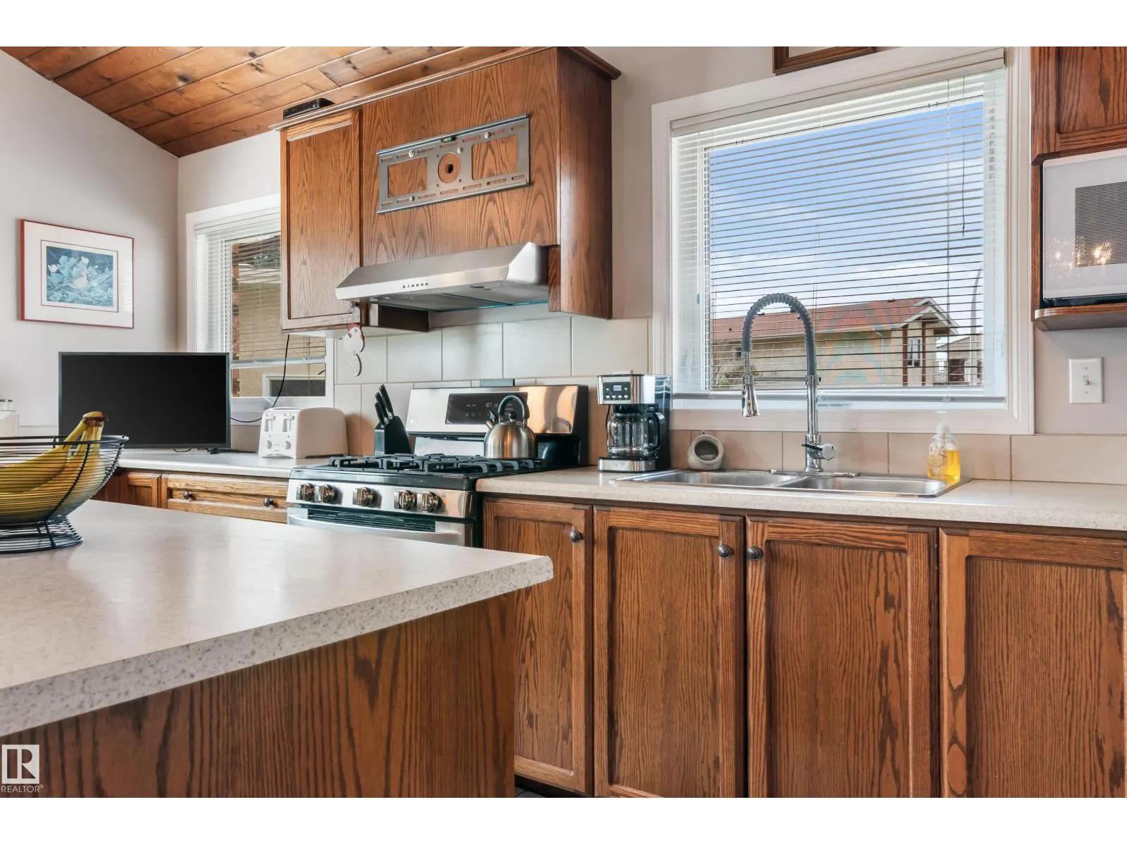 16737 110 ST NW