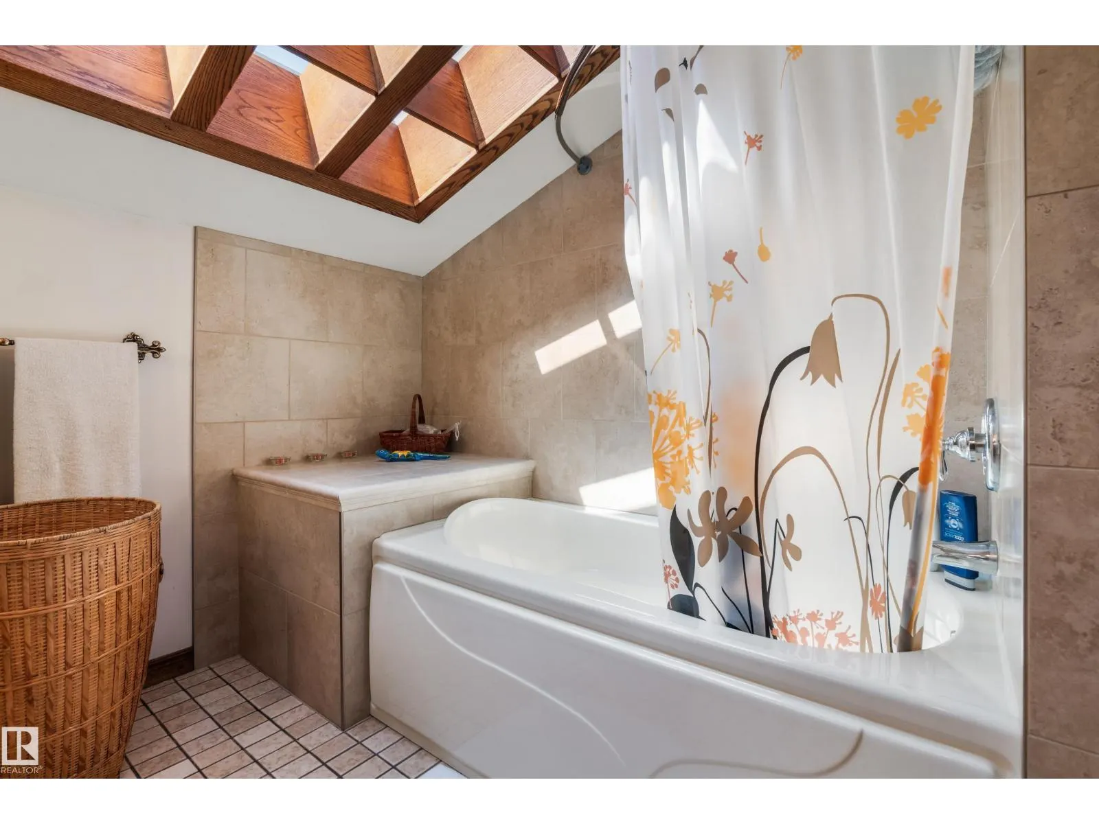 16737 110 ST NW