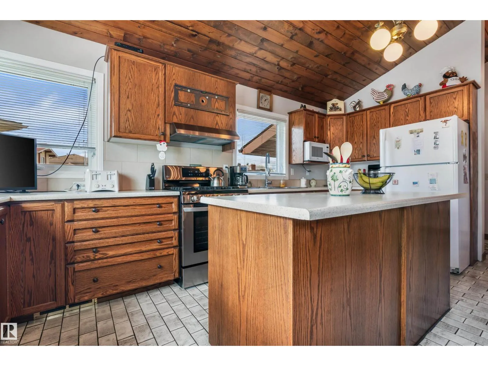 16737 110 ST NW