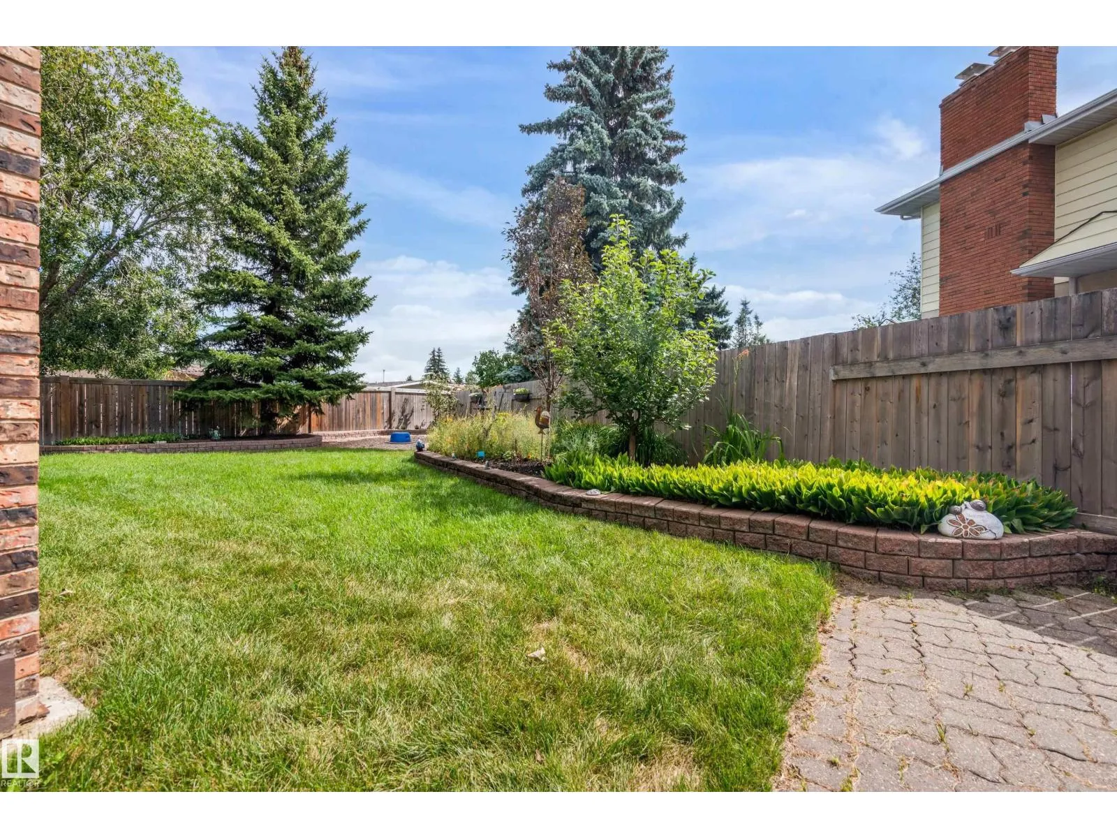 16737 110 ST NW