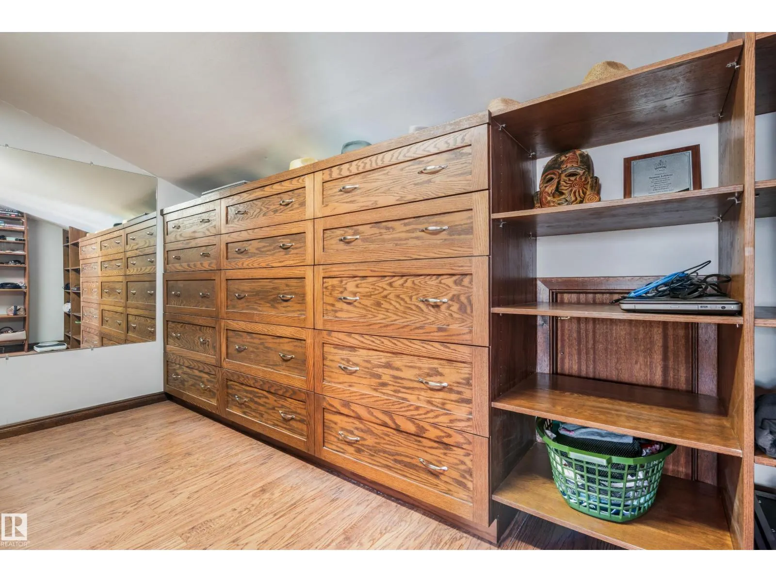 16737 110 ST NW