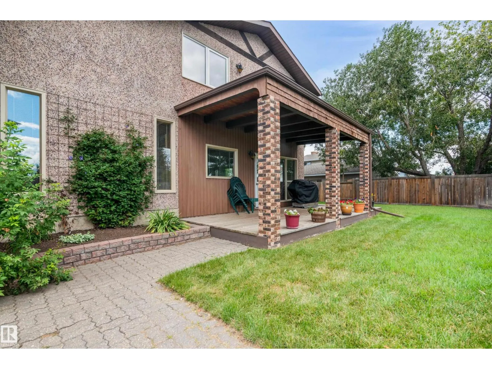 16737 110 ST NW