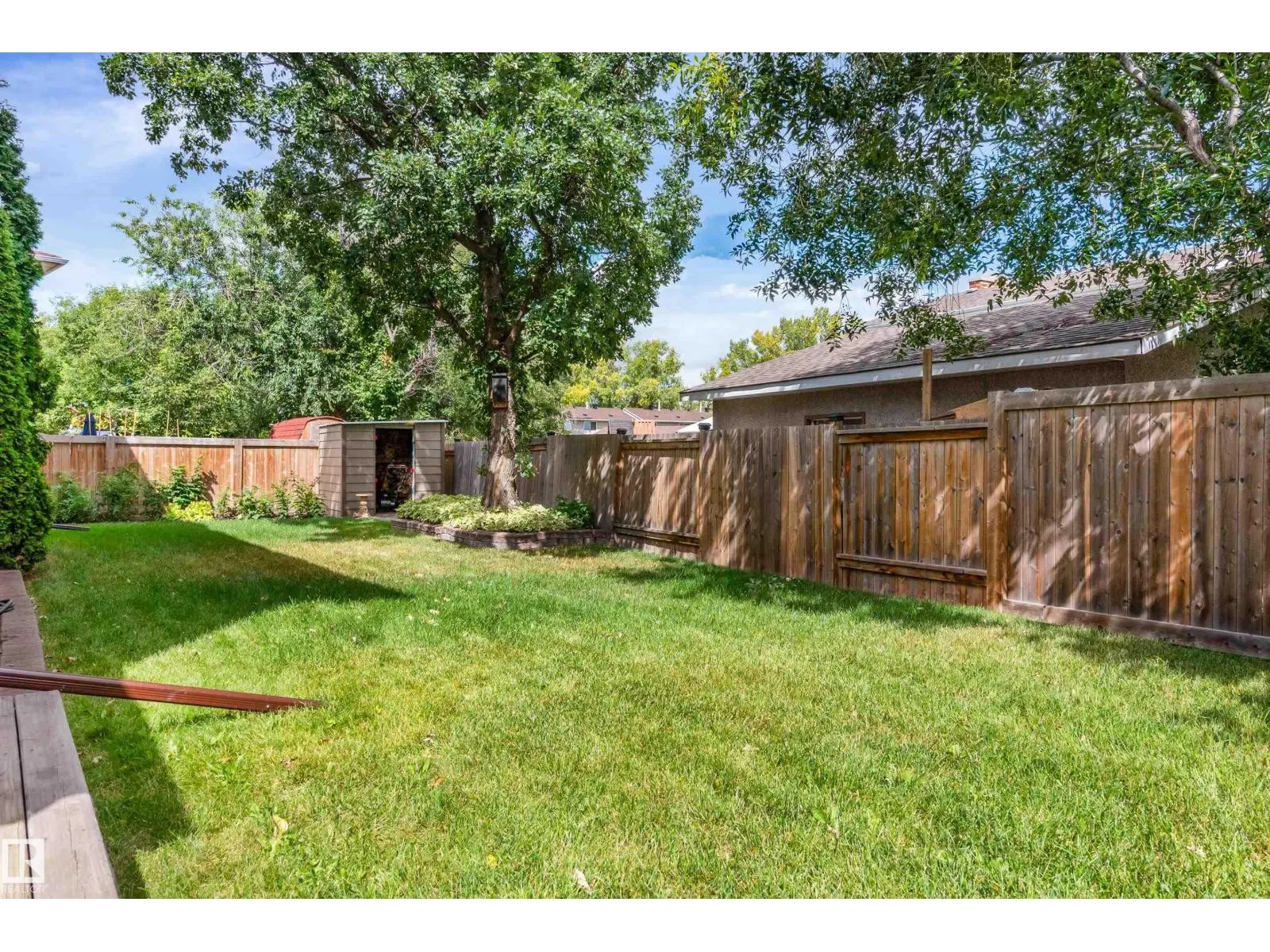 16737 110 ST NW