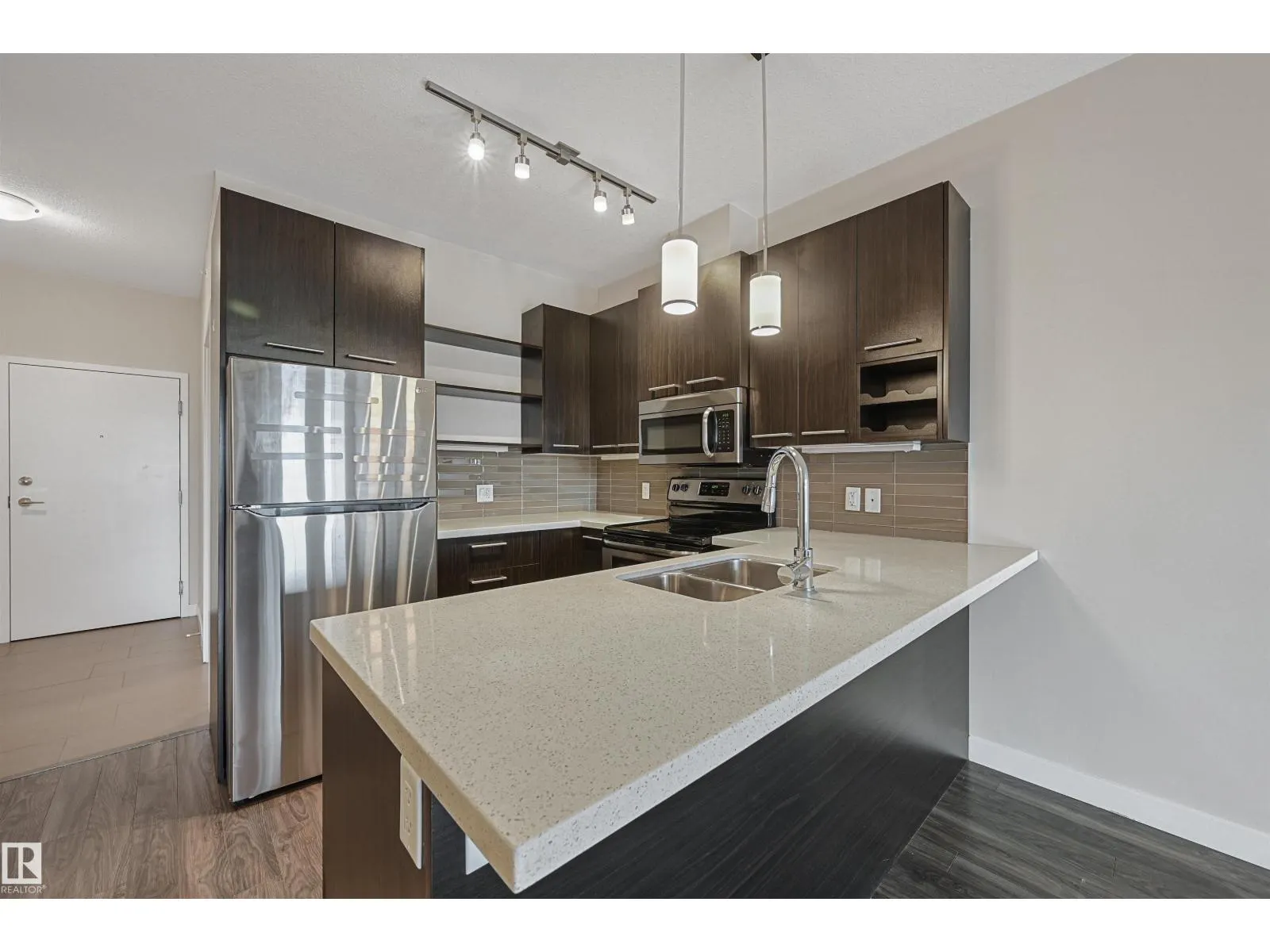 #403 10418 81 AV NW