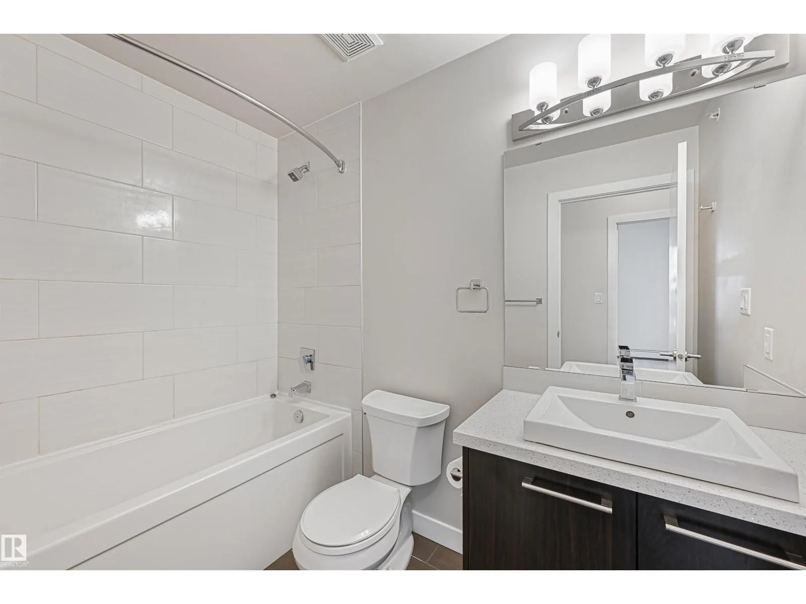 #403 10418 81 AV NW