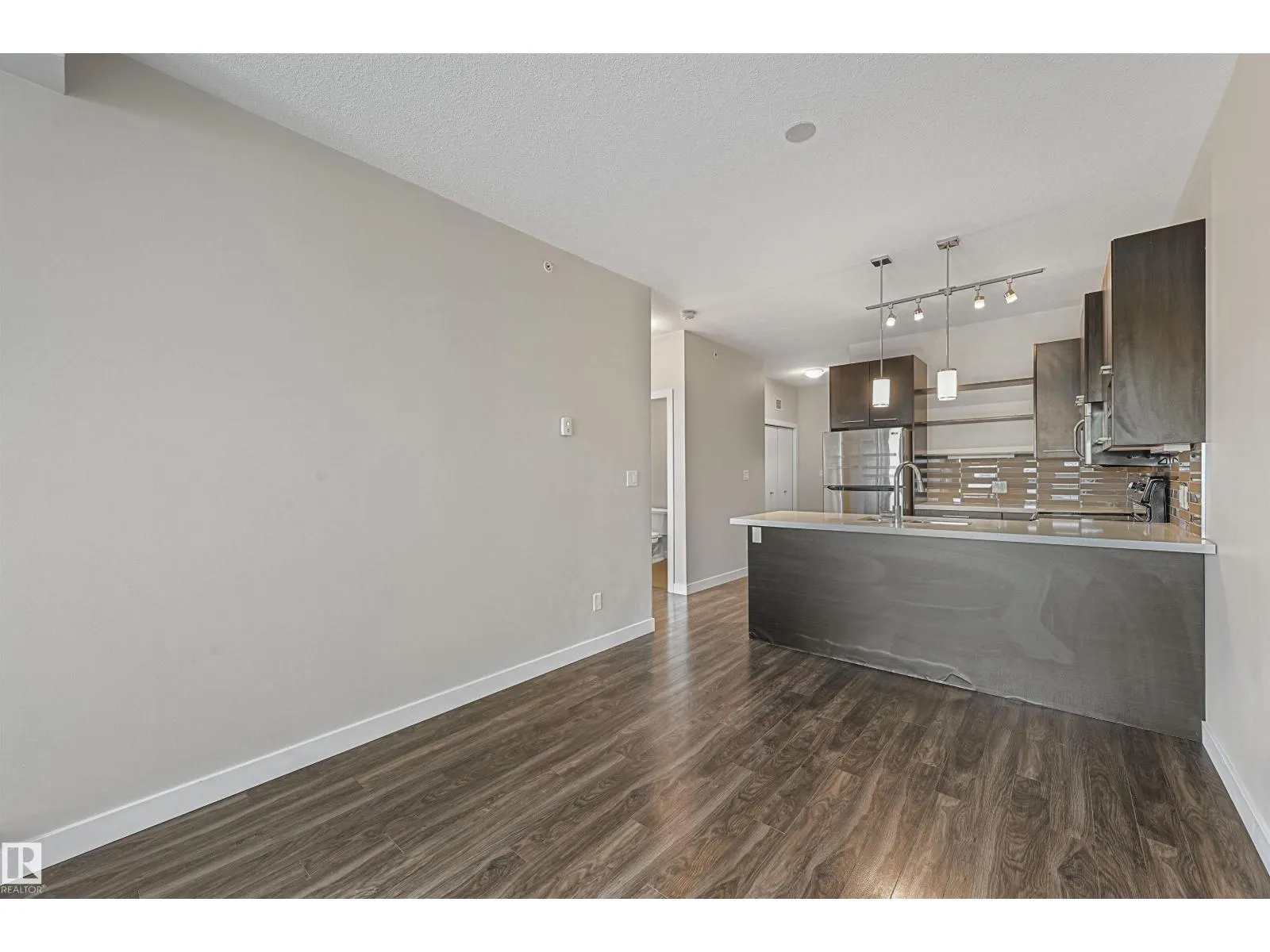 #403 10418 81 AV NW