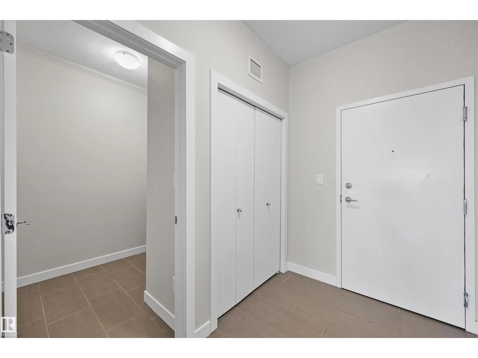 #403 10418 81 AV NW