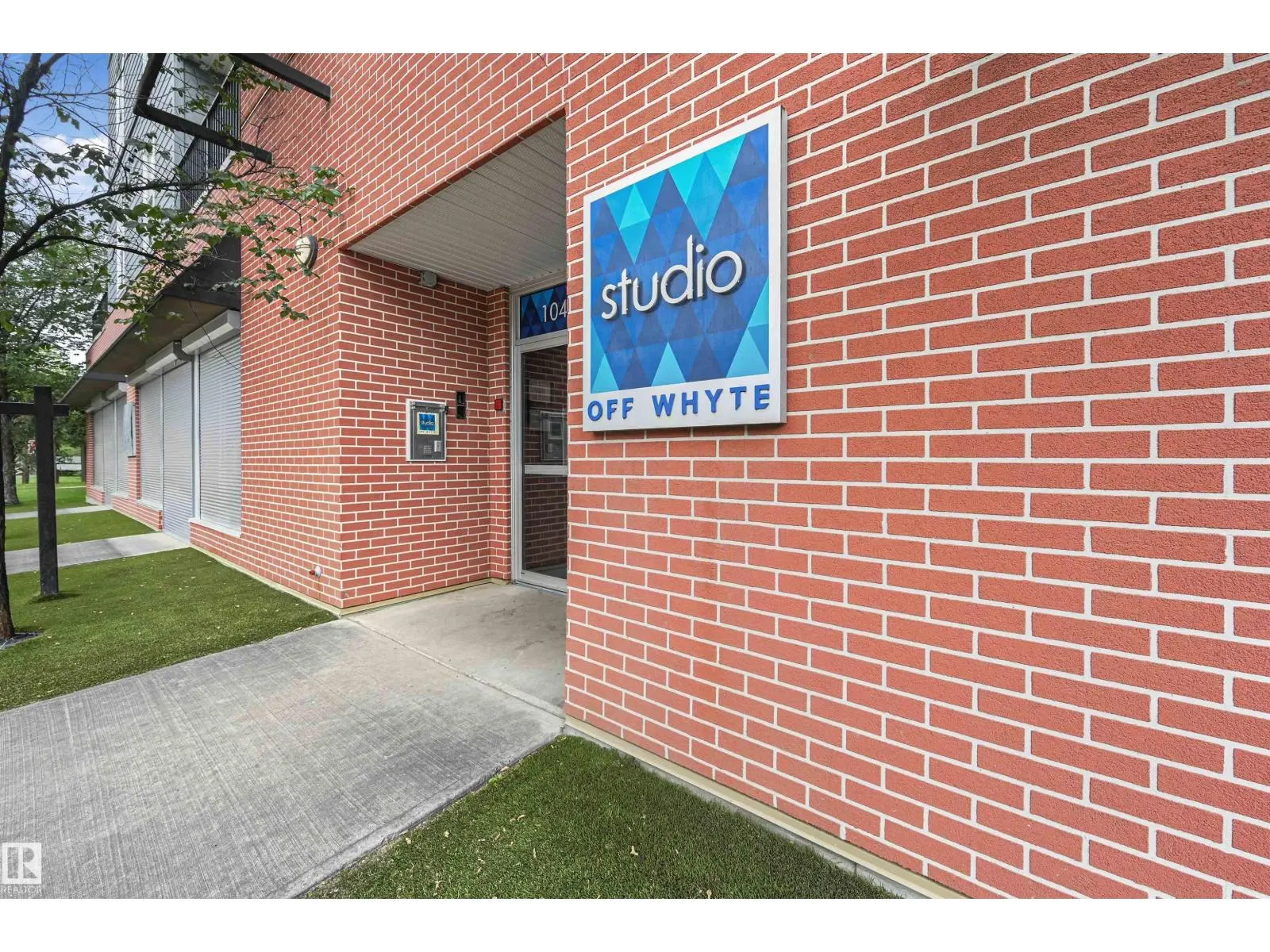 #403 10418 81 AV NW