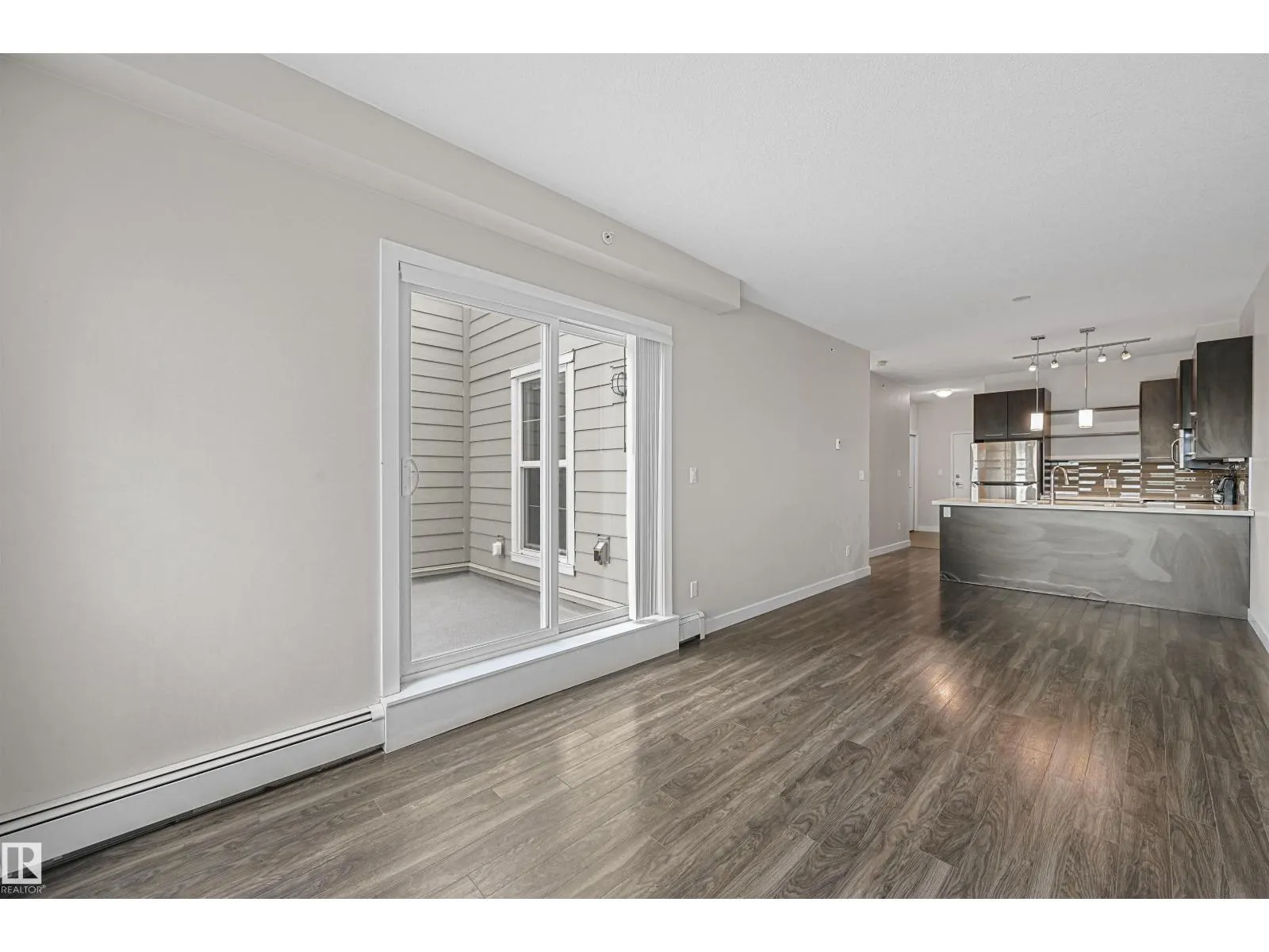 #403 10418 81 AV NW
