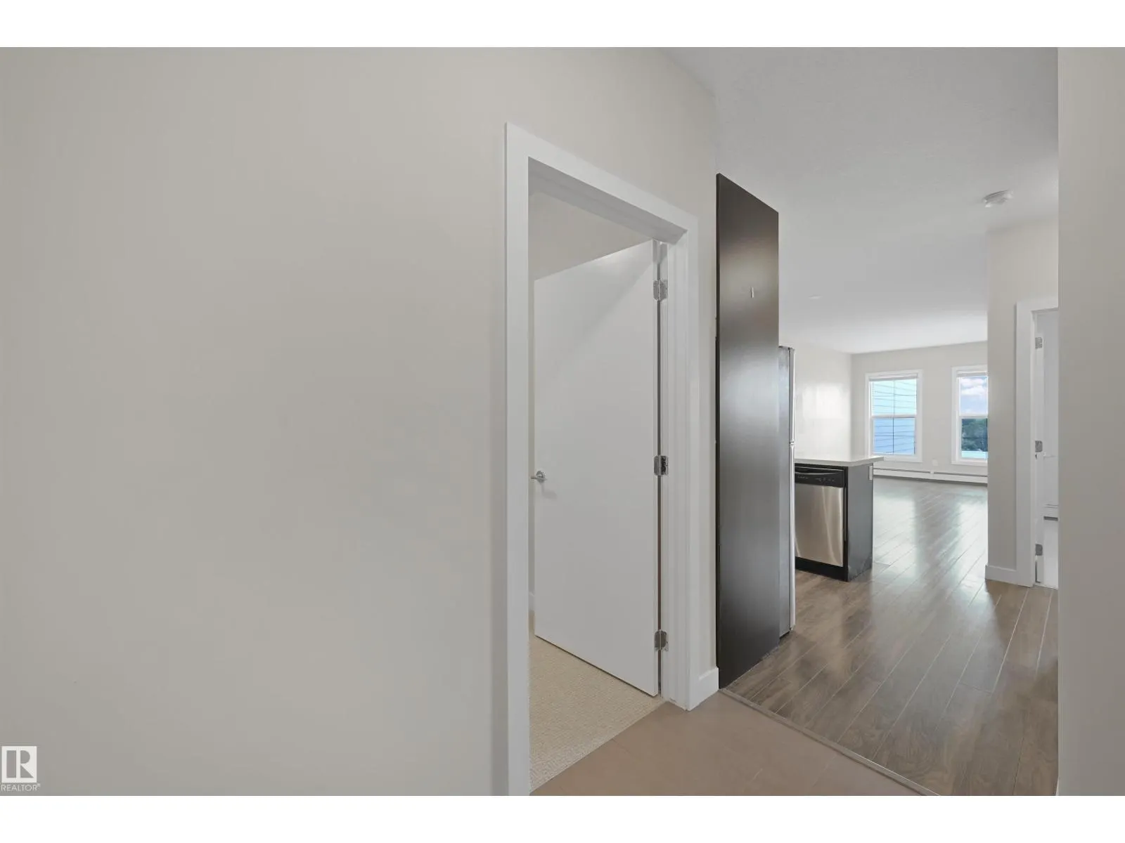#403 10418 81 AV NW