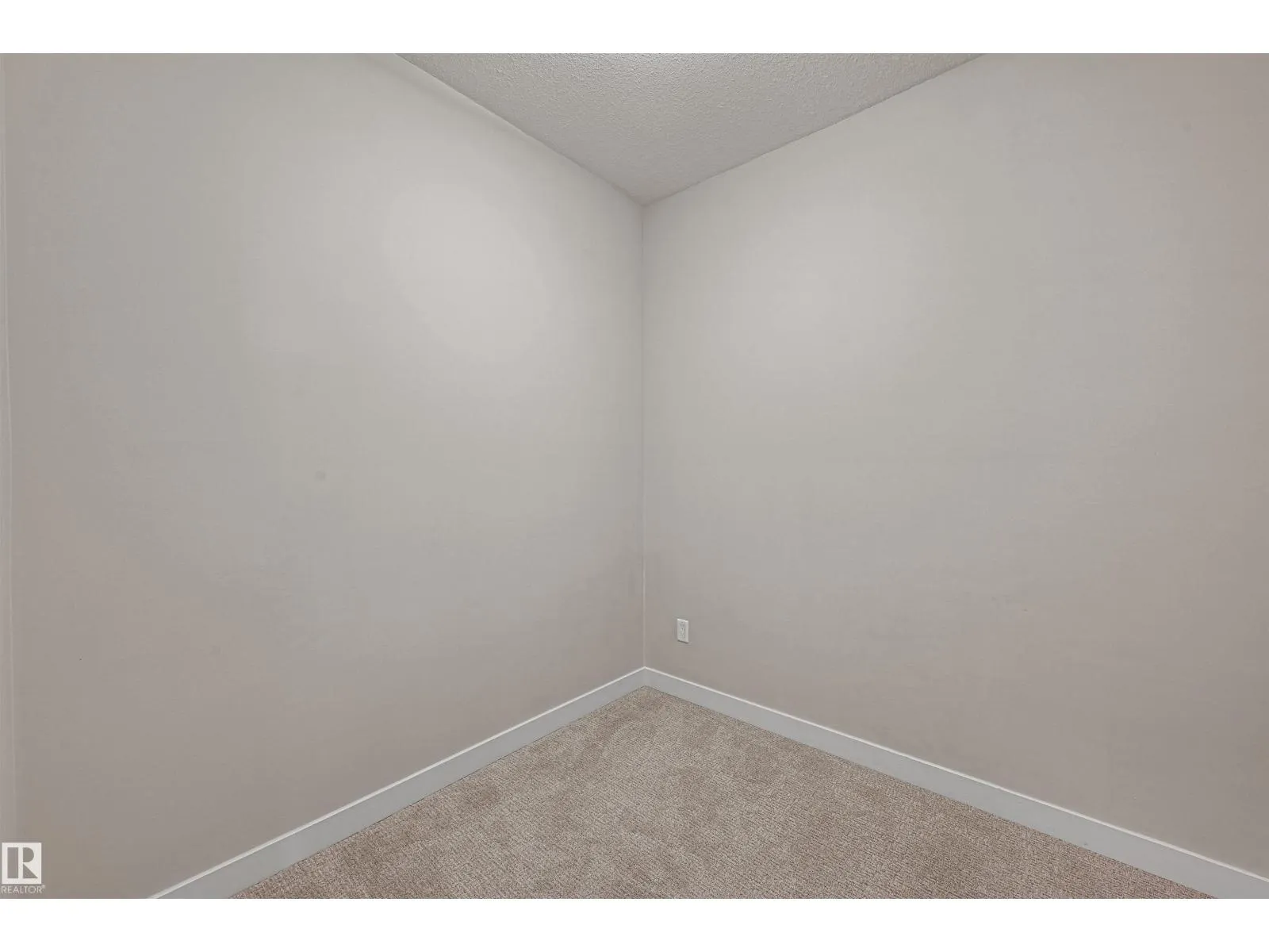 #403 10418 81 AV NW