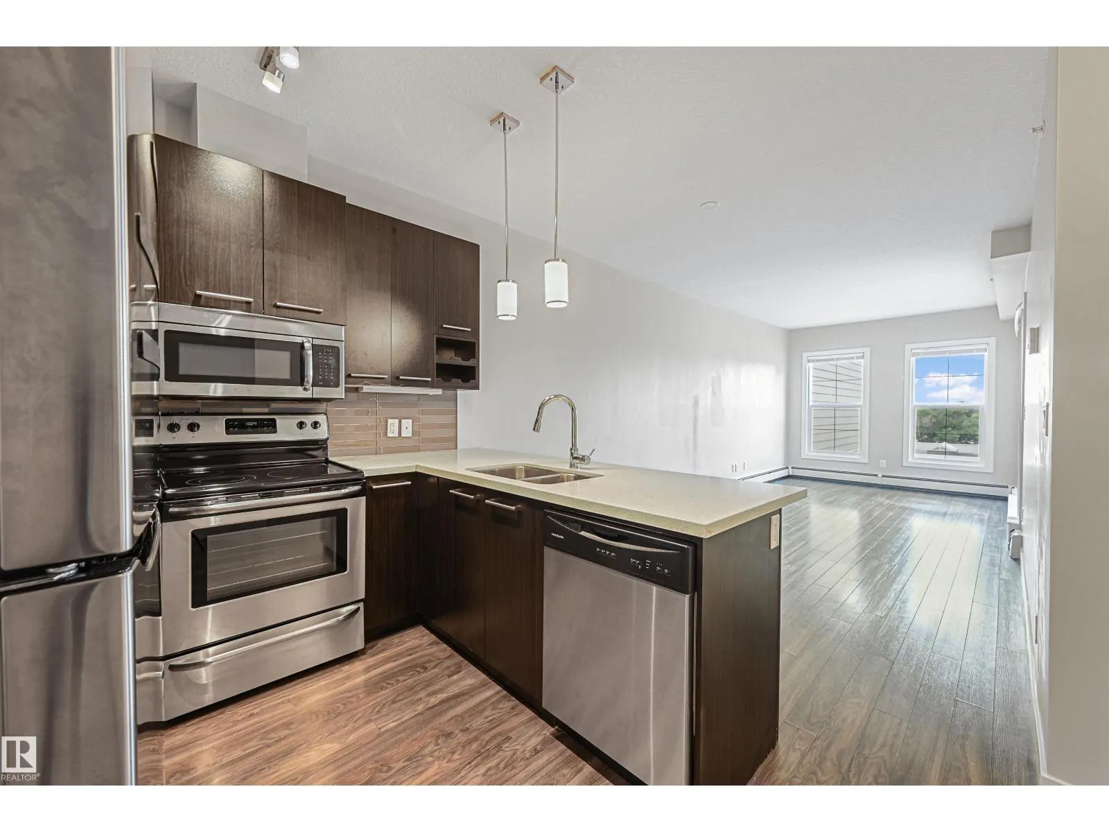 #403 10418 81 AV NW