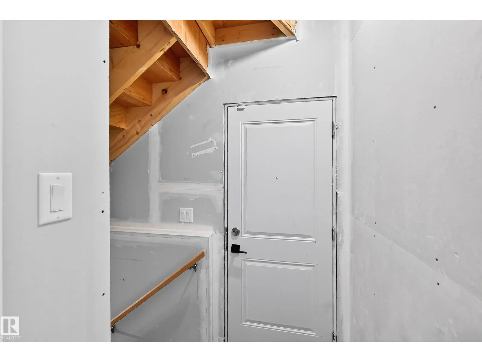 17208 2 ST NW