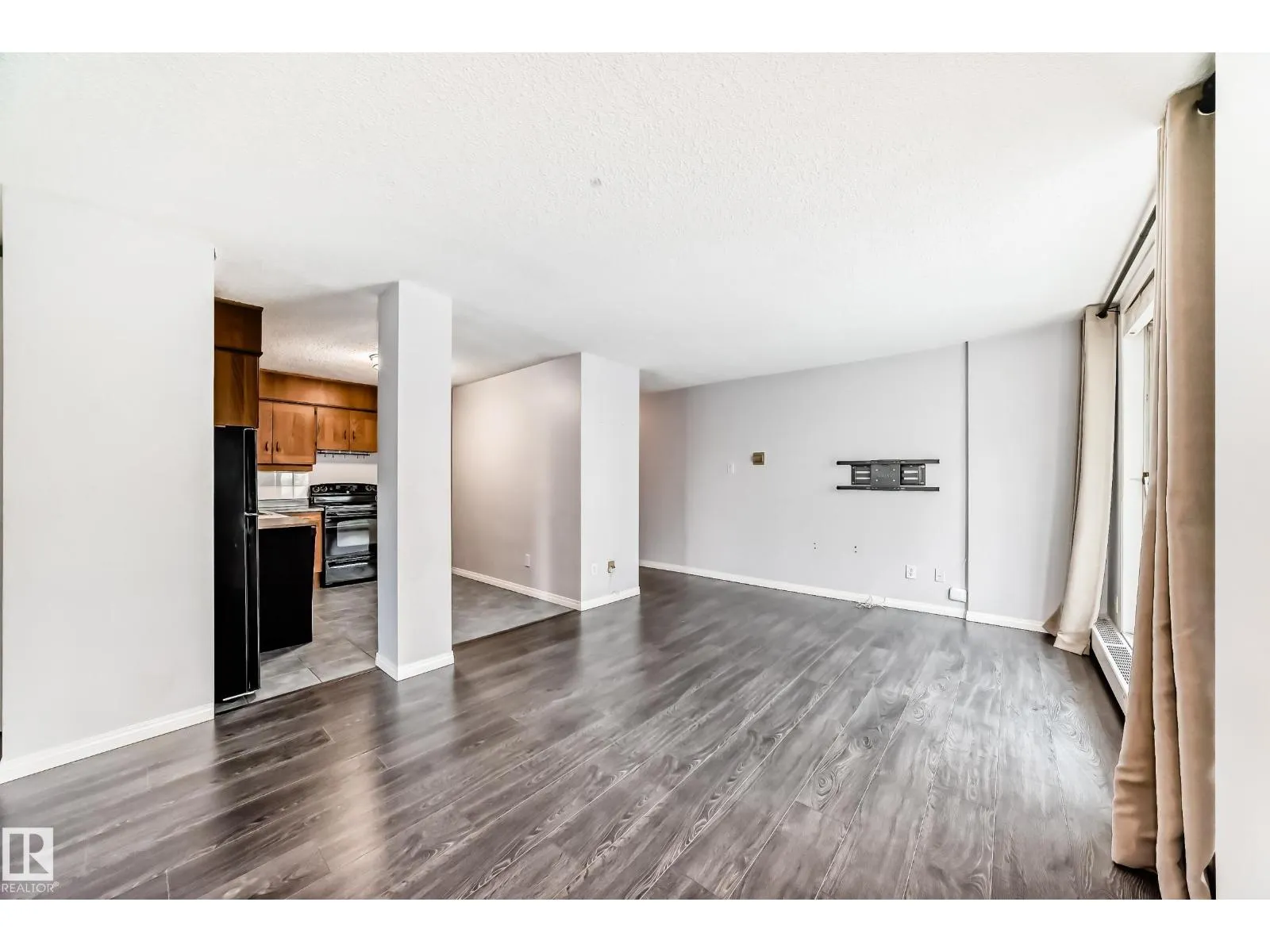 #504 9940 112 ST NW