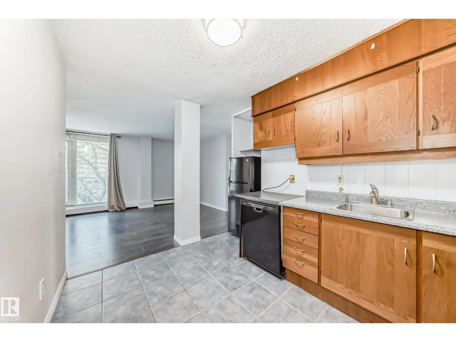 #504 9940 112 ST NW