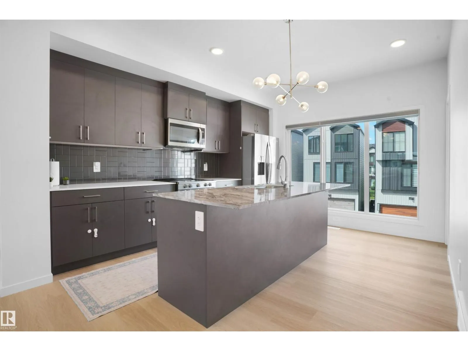 510 37 ST SW SW