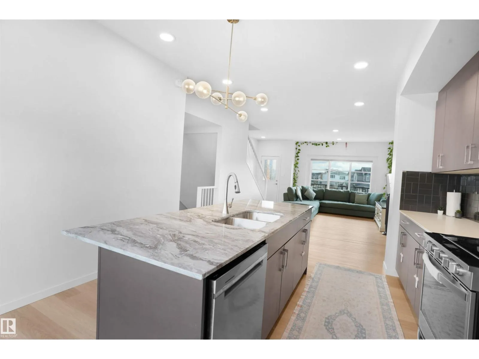 510 37 ST SW SW