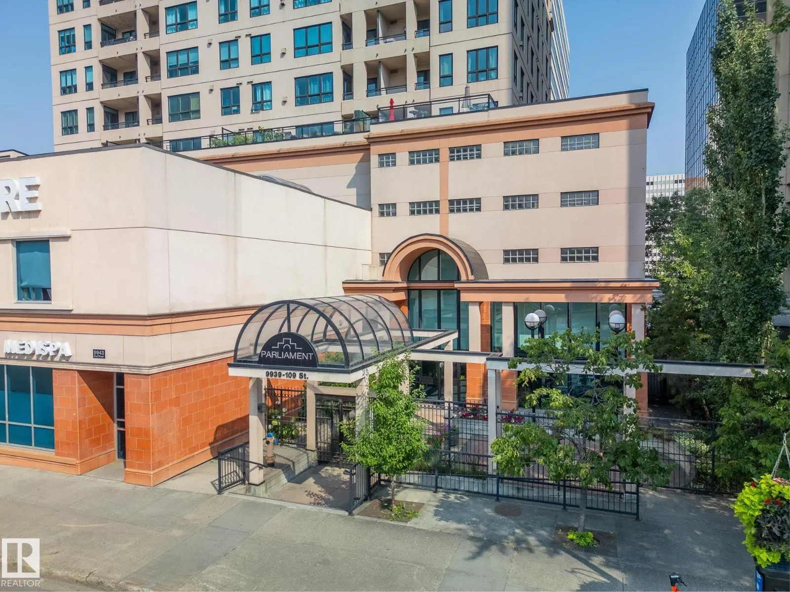#PH04/1804 9939 109 ST NW