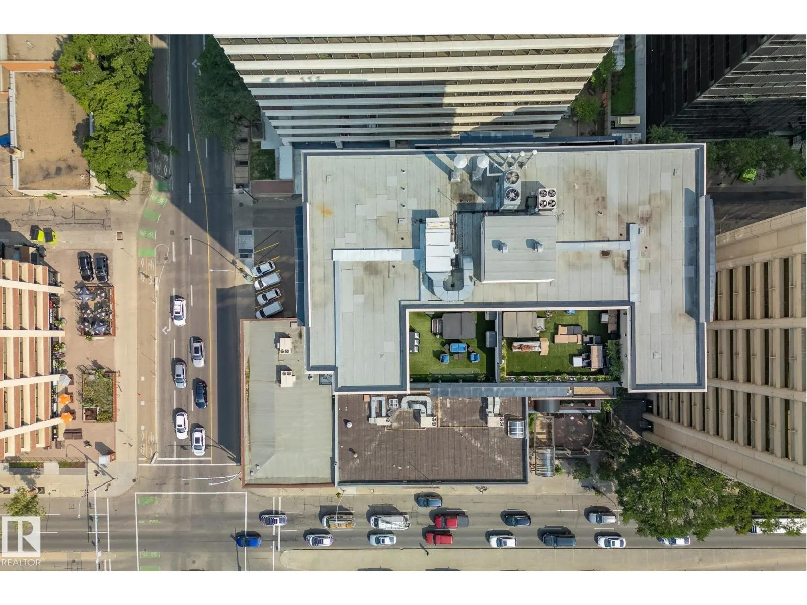 #PH04/1804 9939 109 ST NW
