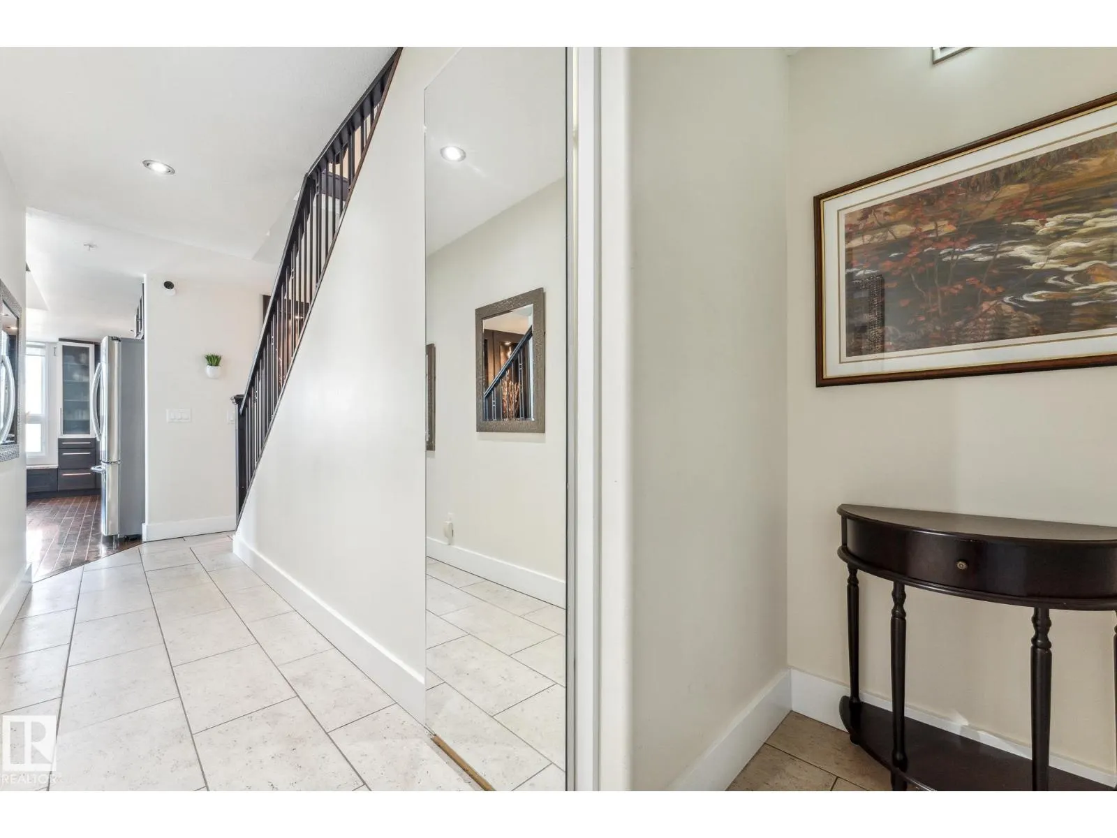 #PH04/1804 9939 109 ST NW