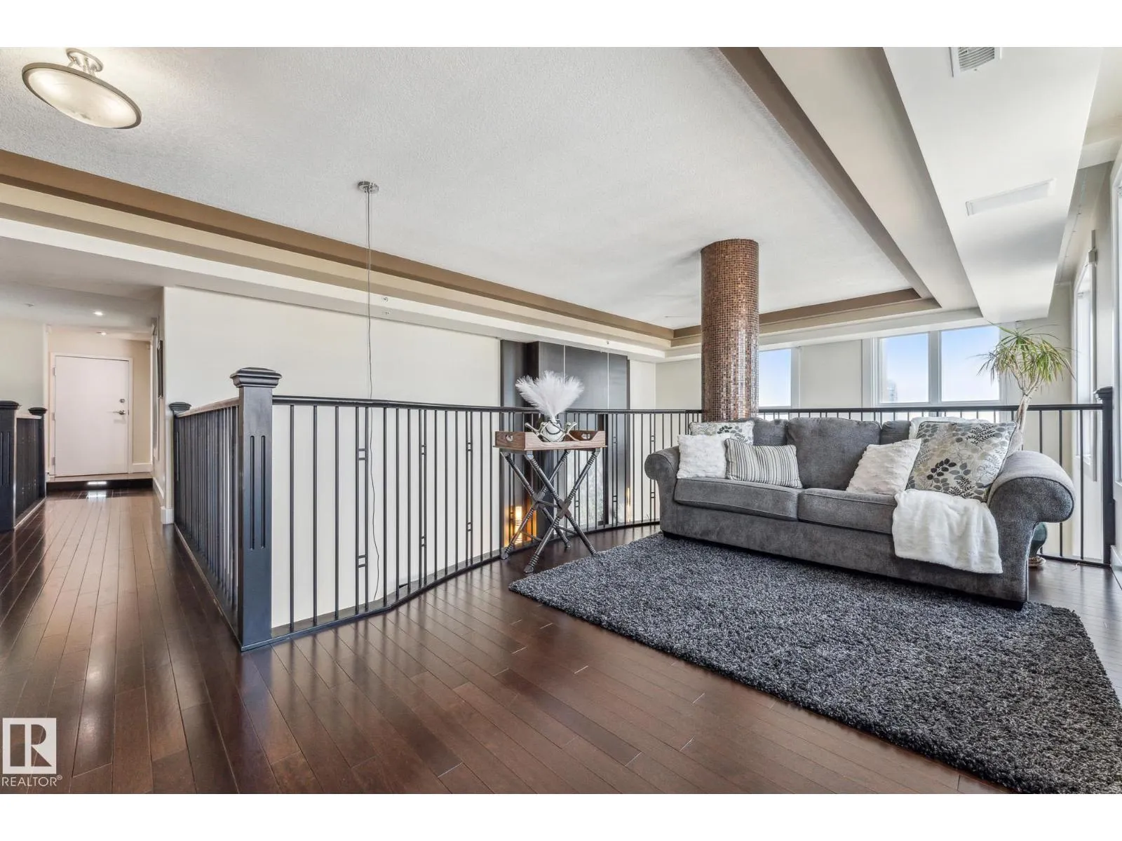 #PH04/1804 9939 109 ST NW