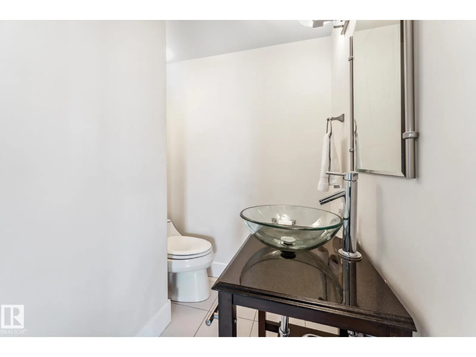 #PH04/1804 9939 109 ST NW