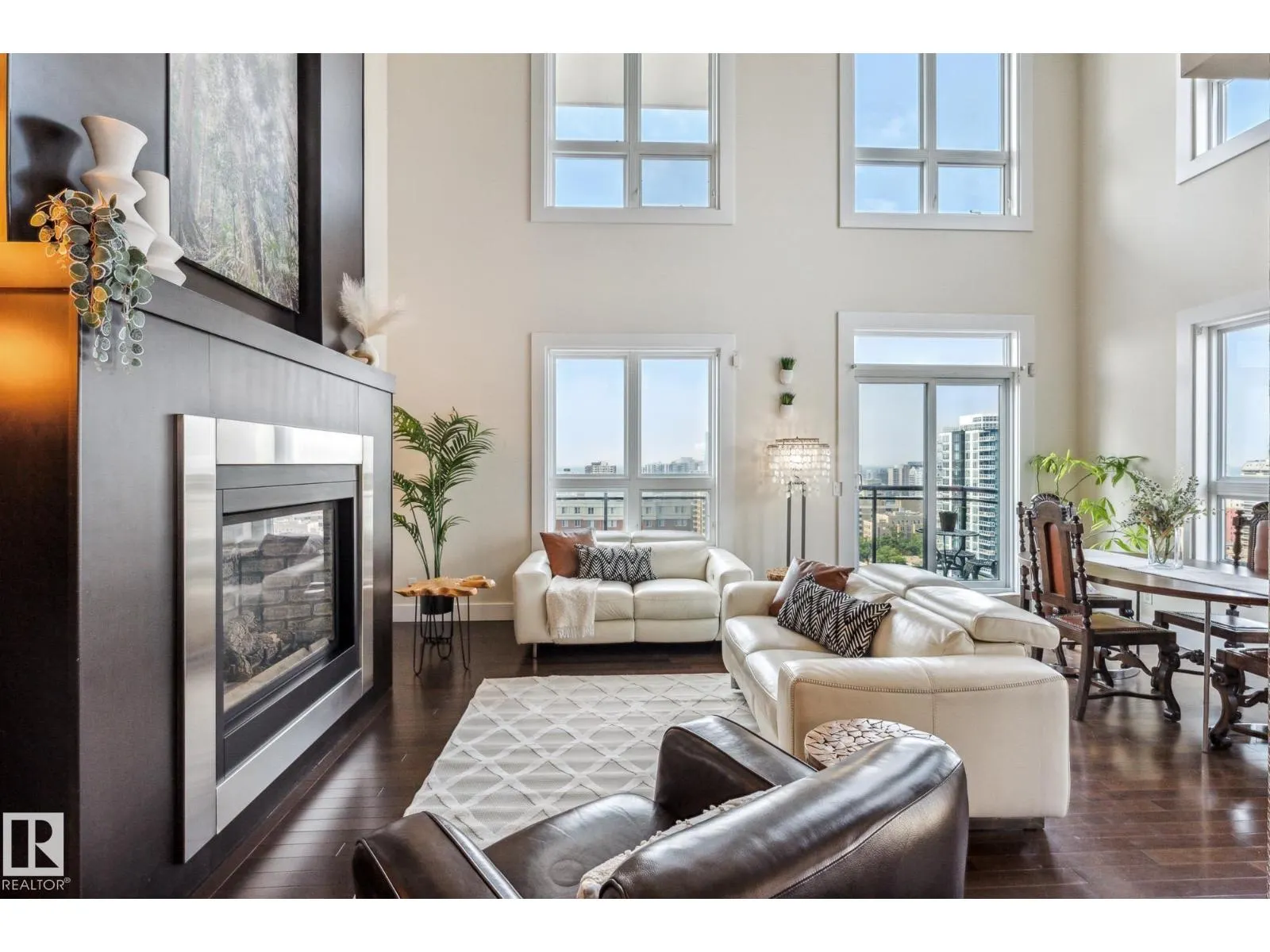 #PH04/1804 9939 109 ST NW