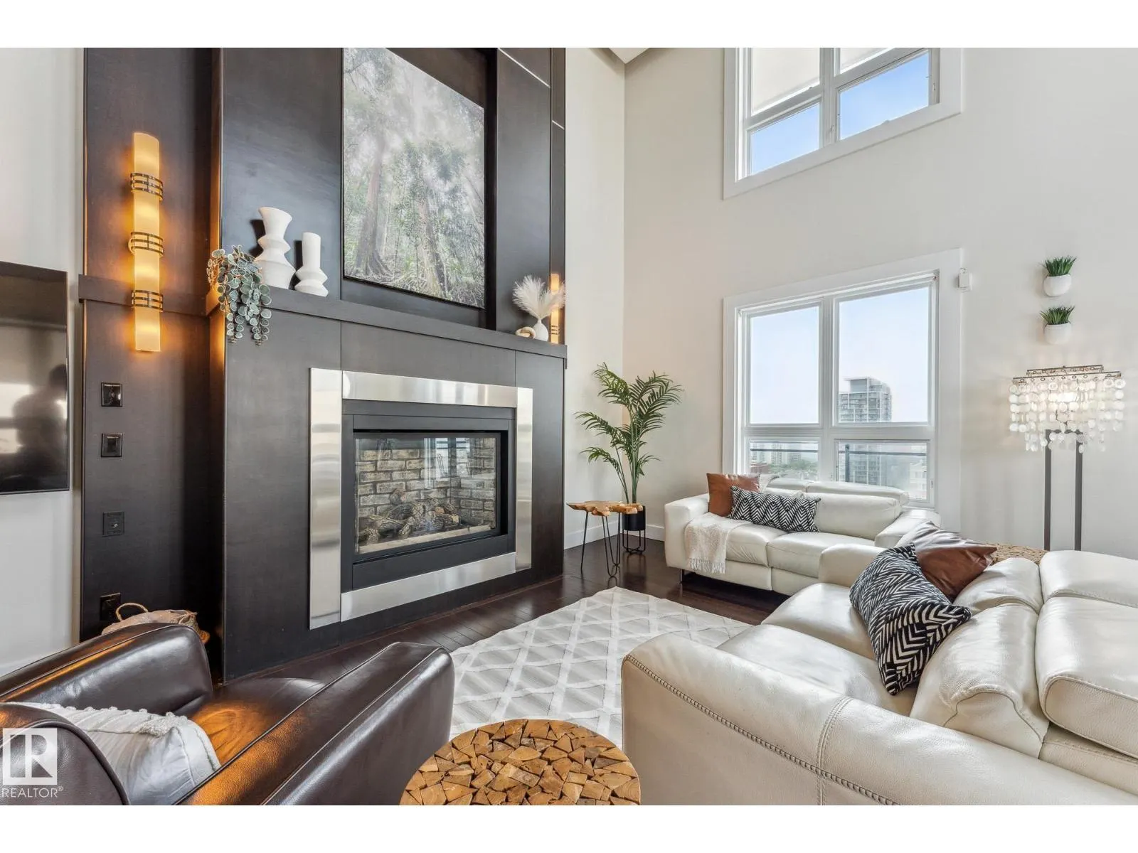 #PH04/1804 9939 109 ST NW