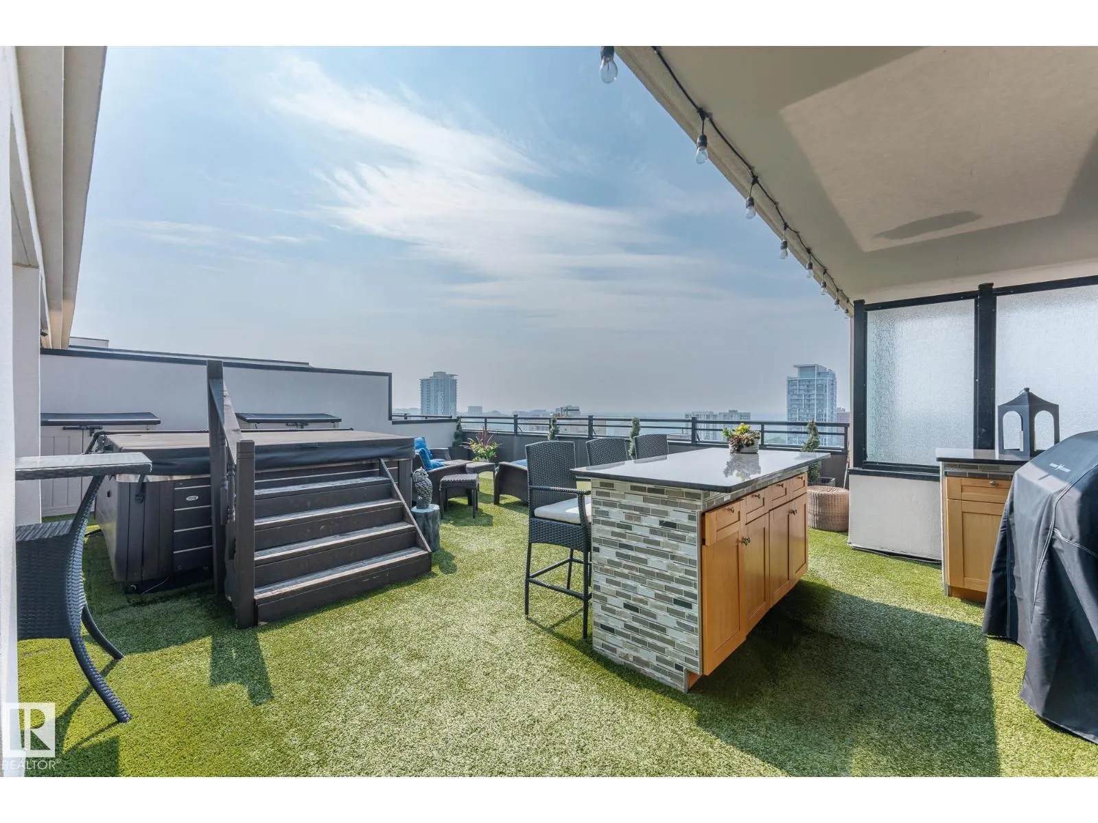 #PH04/1804 9939 109 ST NW