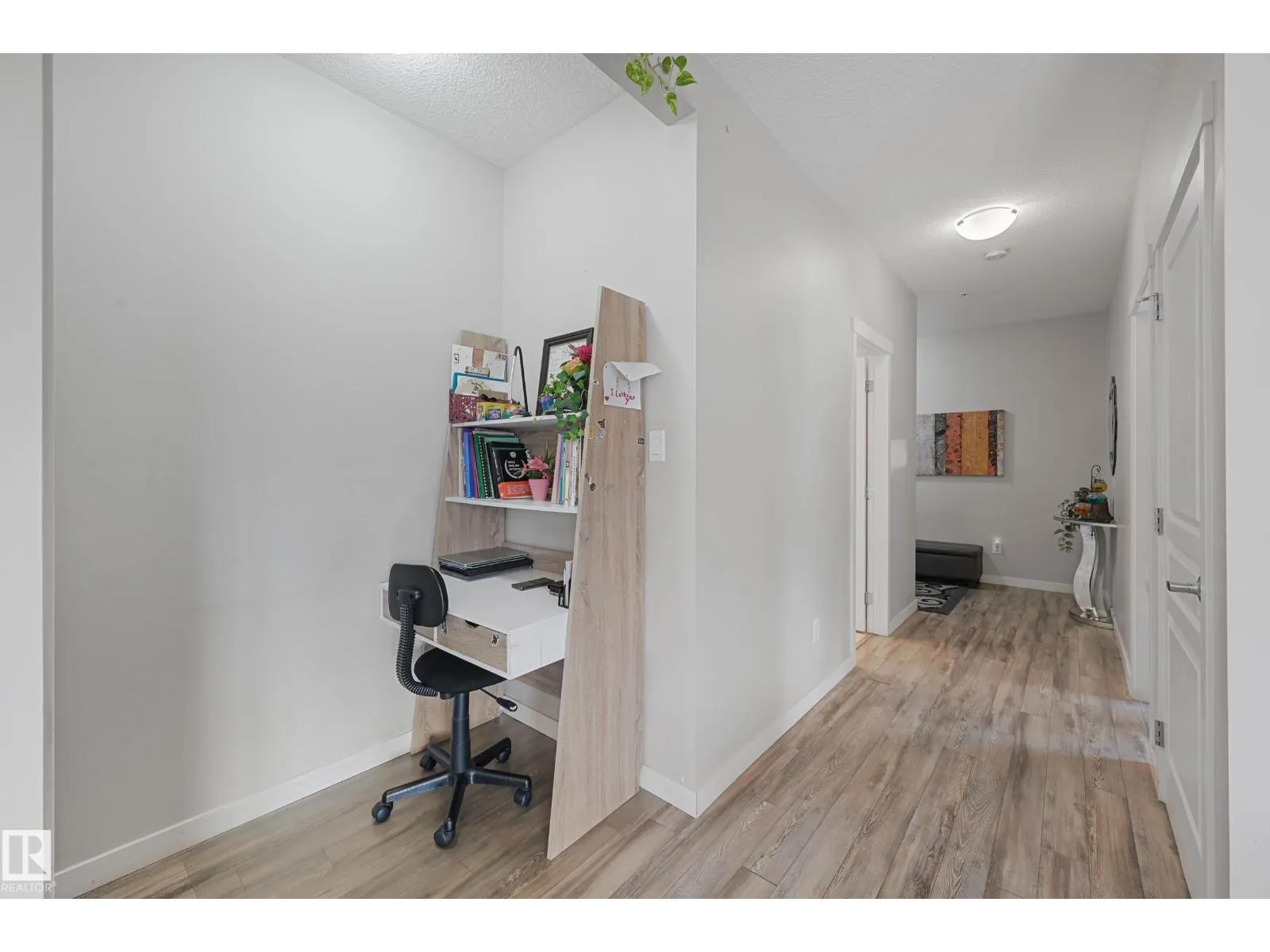 #102 812 WELSH DR SW