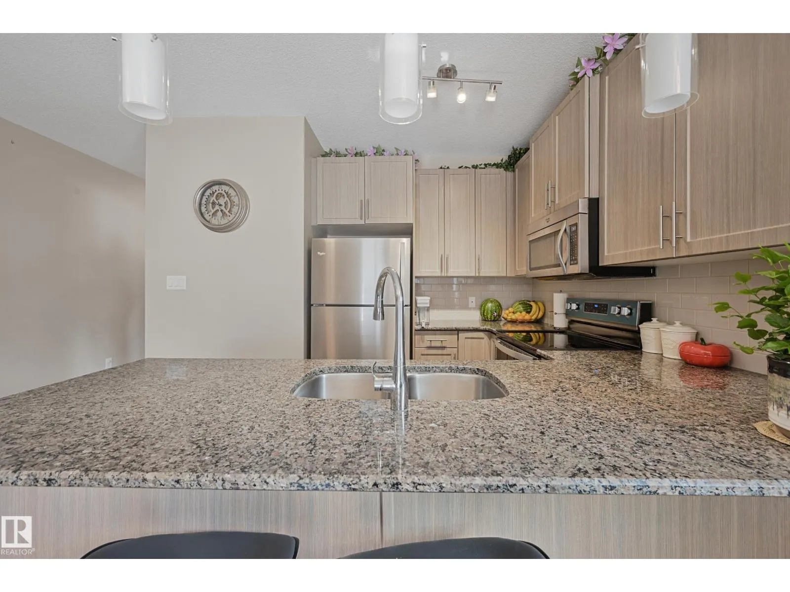 #102 812 WELSH DR SW