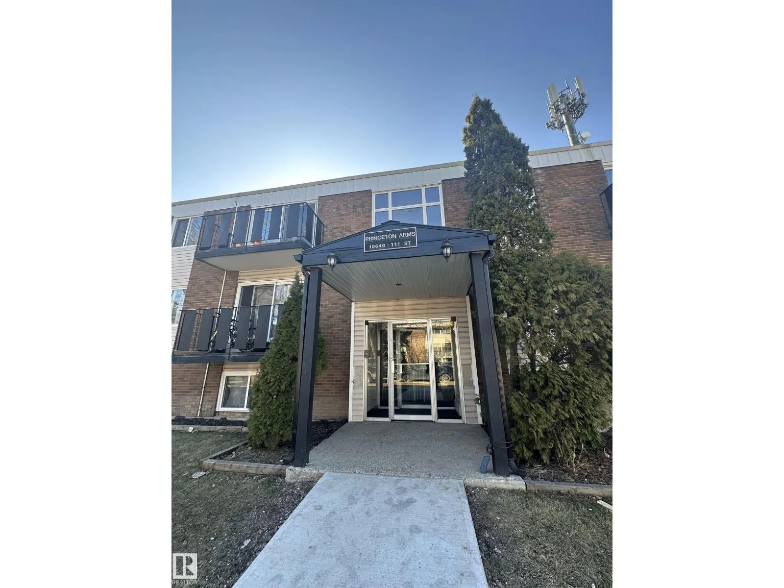 #6 10640 111 ST NW