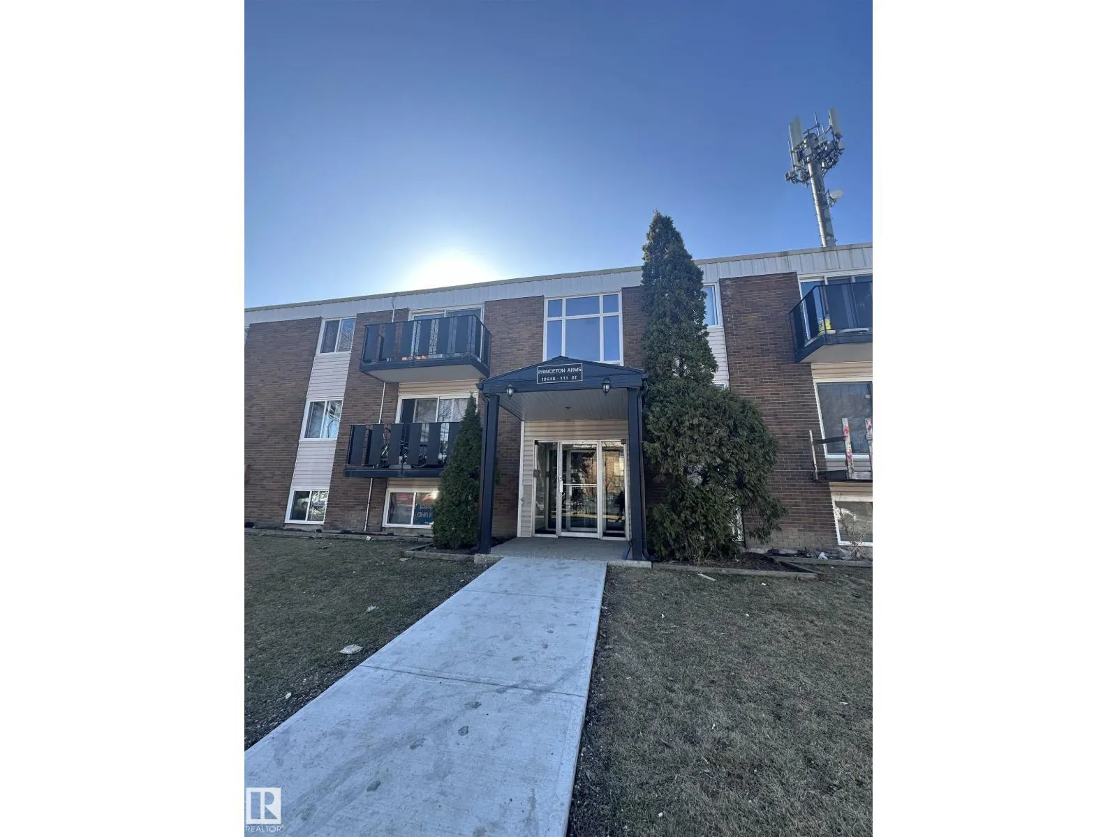 #6 10640 111 ST NW