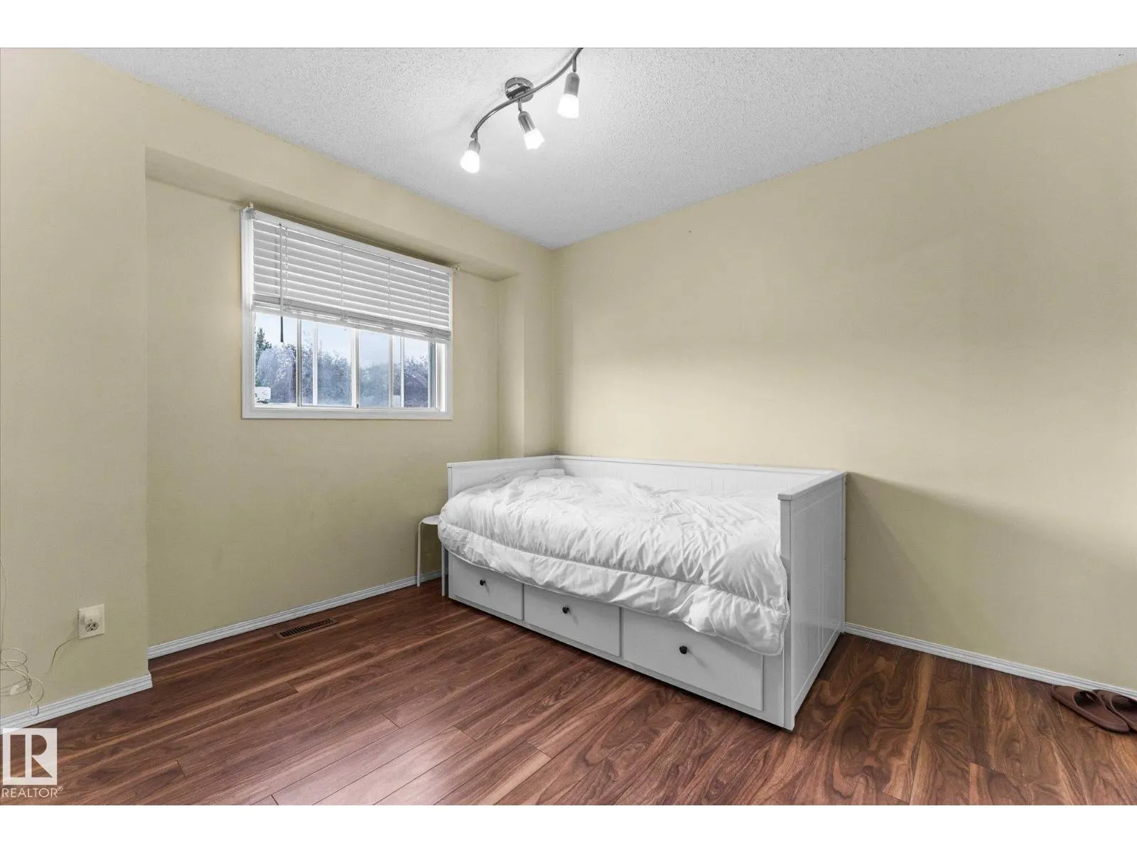 124 KLARVATTEN RD NW