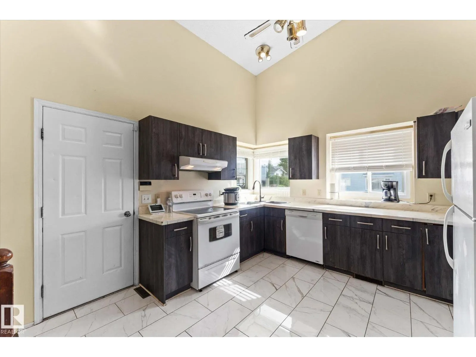 124 KLARVATTEN RD NW