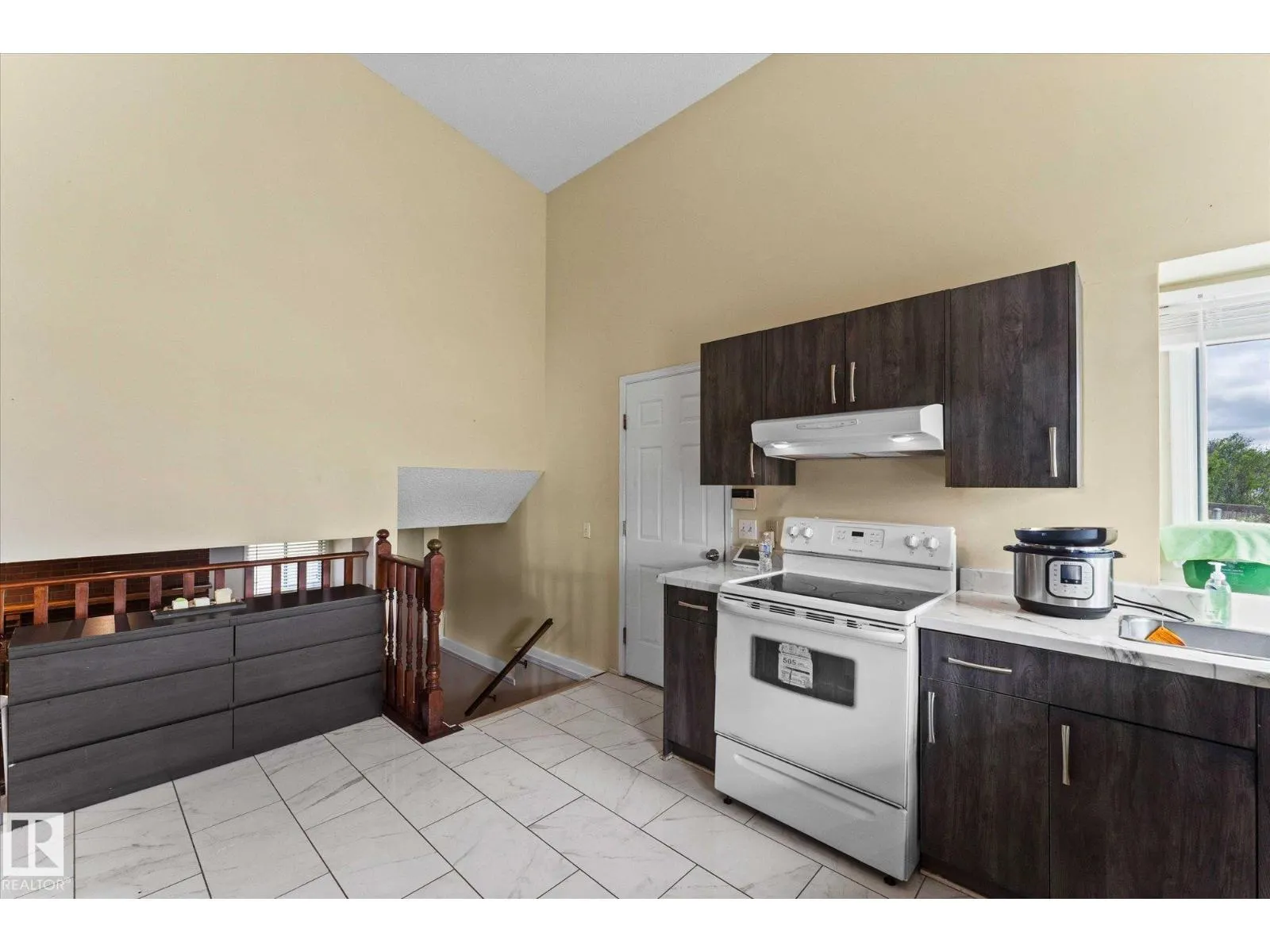 124 KLARVATTEN RD NW