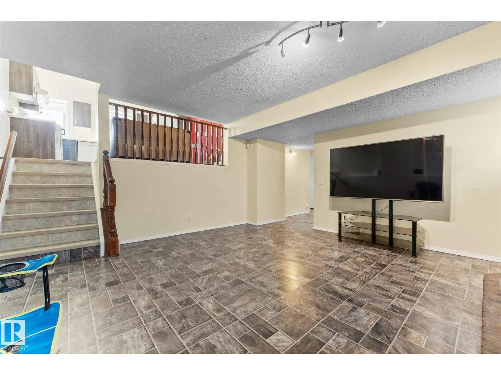 124 KLARVATTEN RD NW
