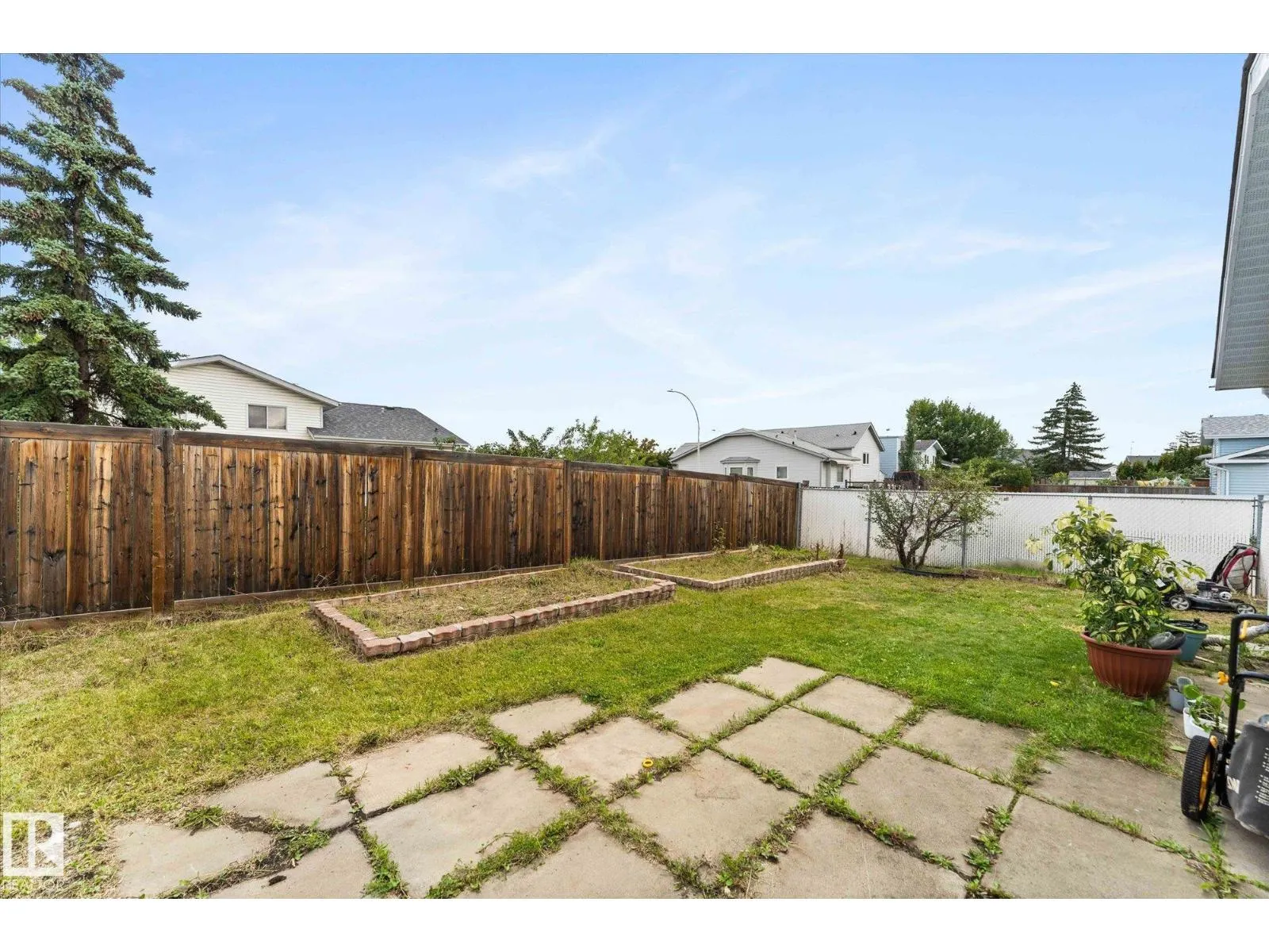 124 KLARVATTEN RD NW
