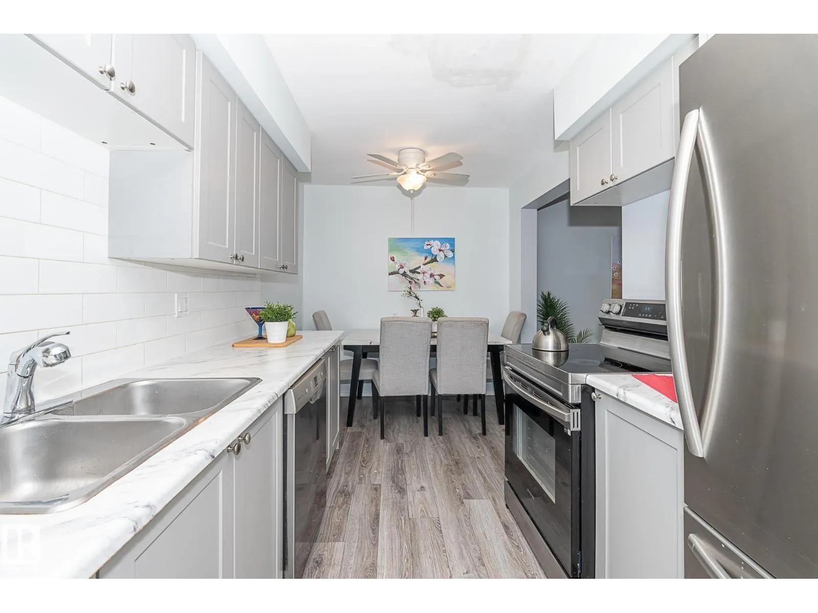 #4 8010 141 AV NW