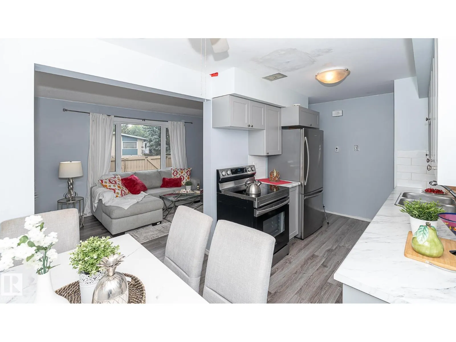 #4 8010 141 AV NW