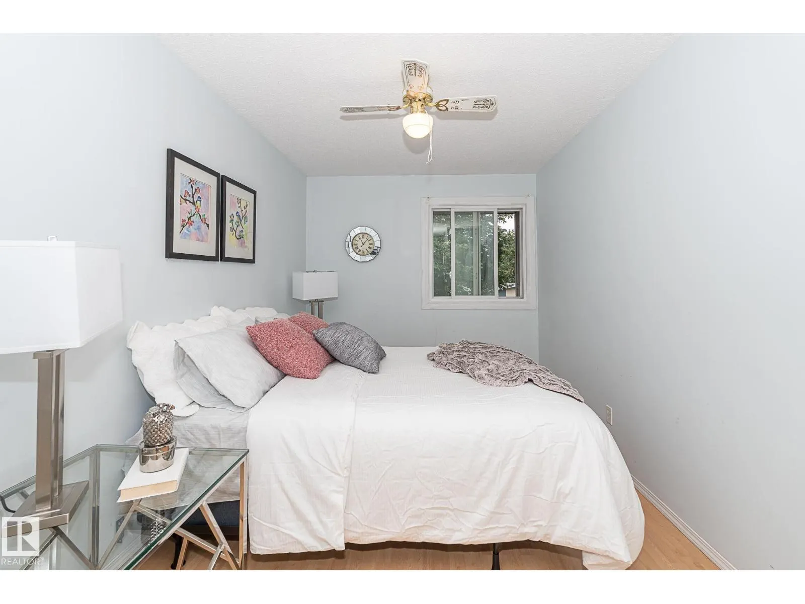 #4 8010 141 AV NW