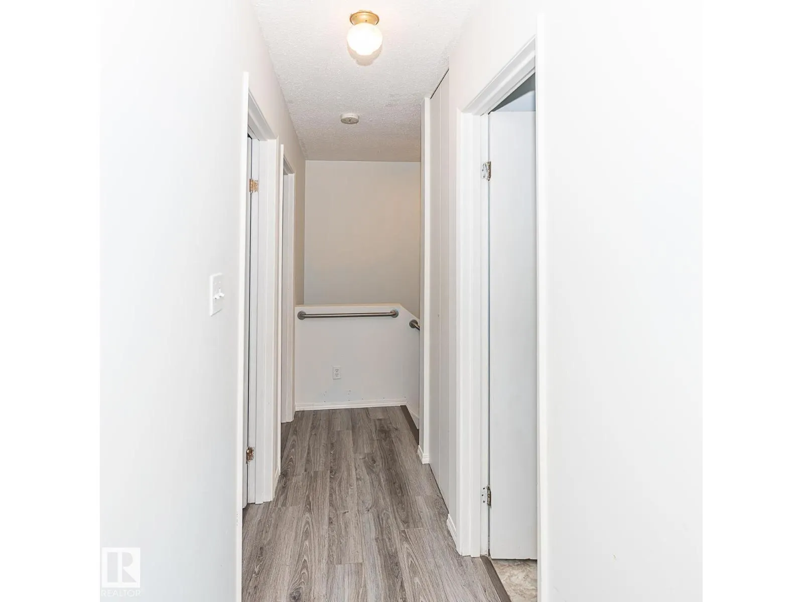 #4 8010 141 AV NW